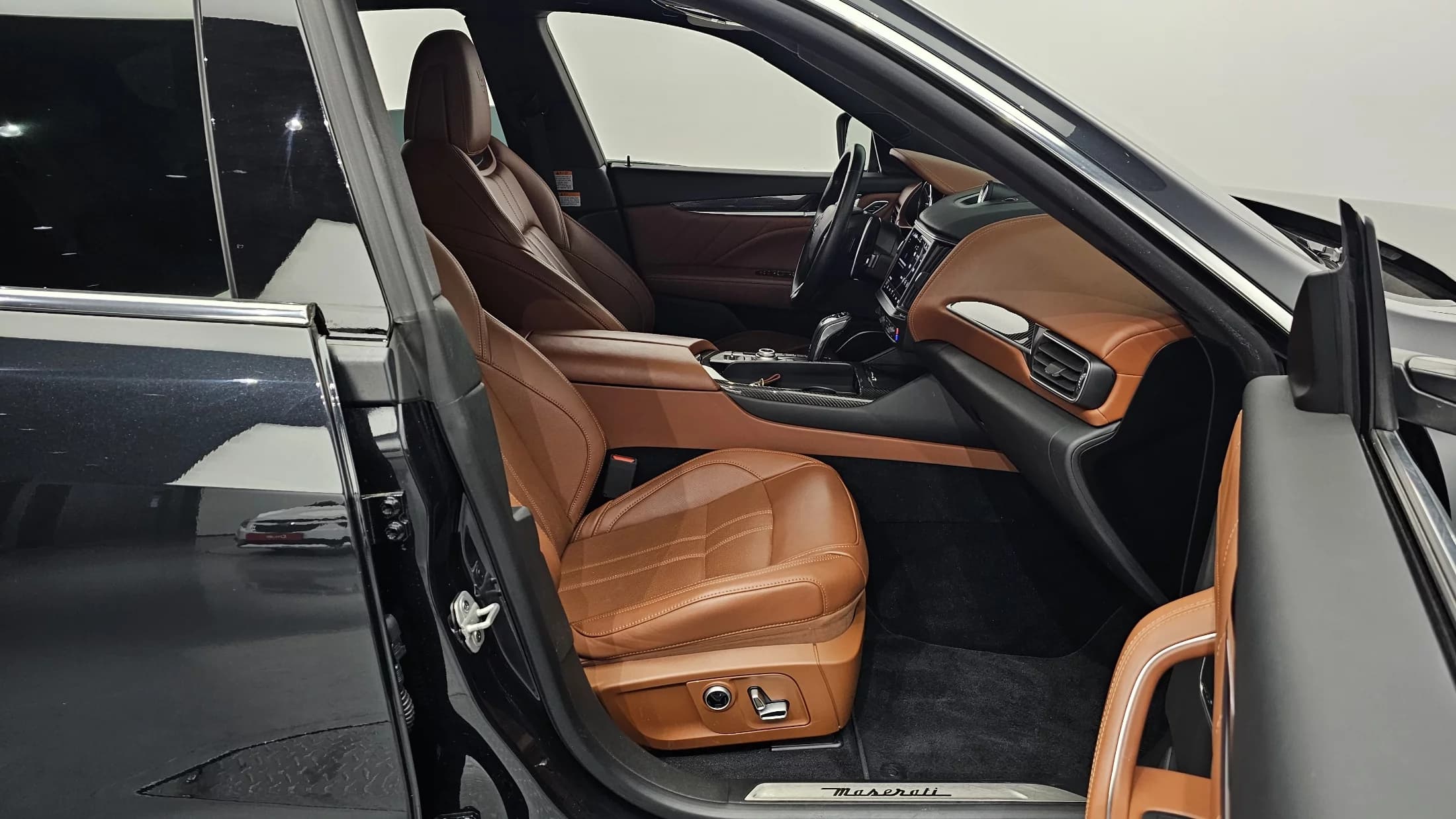 Maserati LEVANTE 3.0 AWD Modena, 2022 г. 88825 км. — фото 11