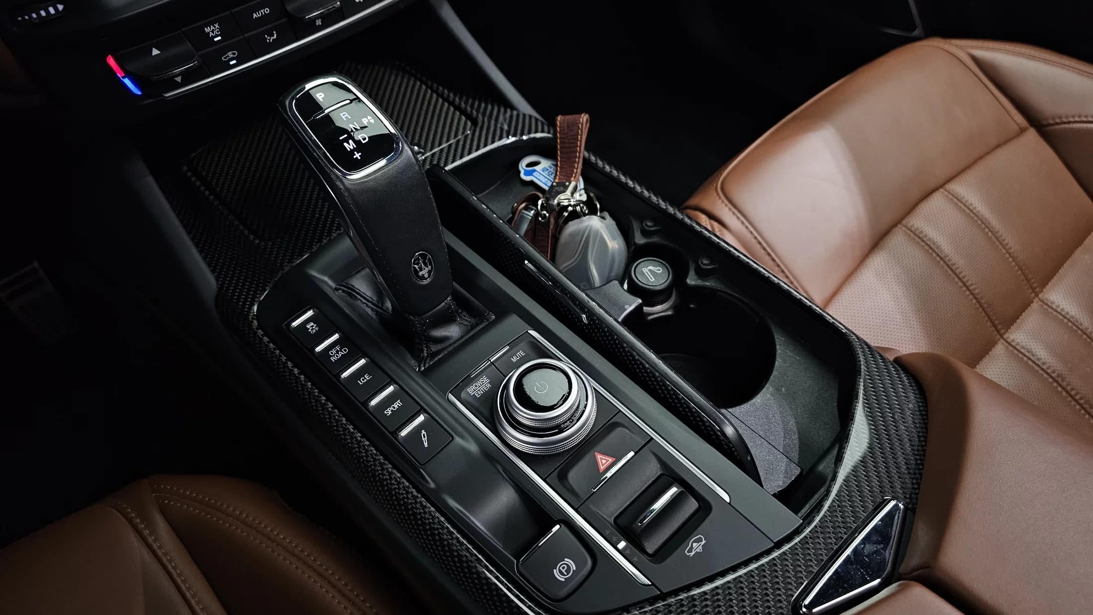 Maserati LEVANTE 3.0 AWD Modena, 2022 г. 88825 км. — фото 9