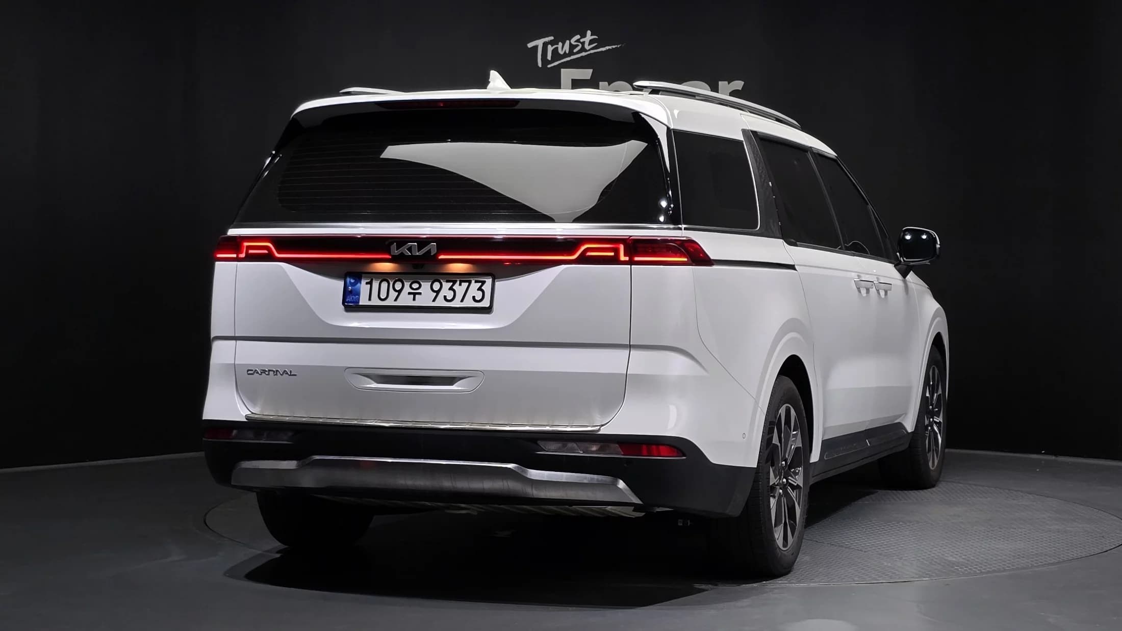 Kia Carnival 7-Seater Signature, 2023 г. 52242 км. — фото 2