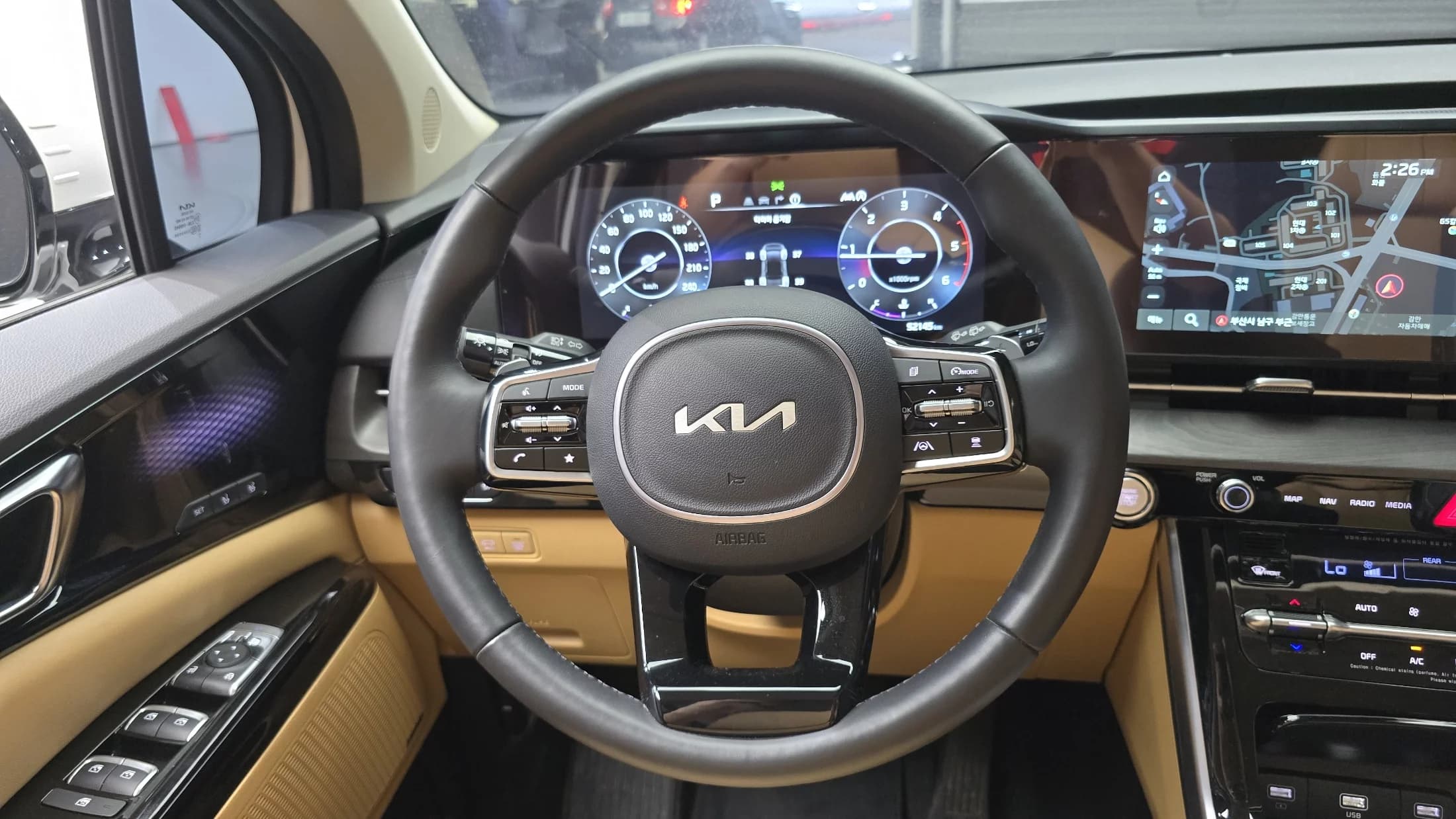 Kia Carnival 7-Seater Signature, 2023 г. 52242 км. — фото 14