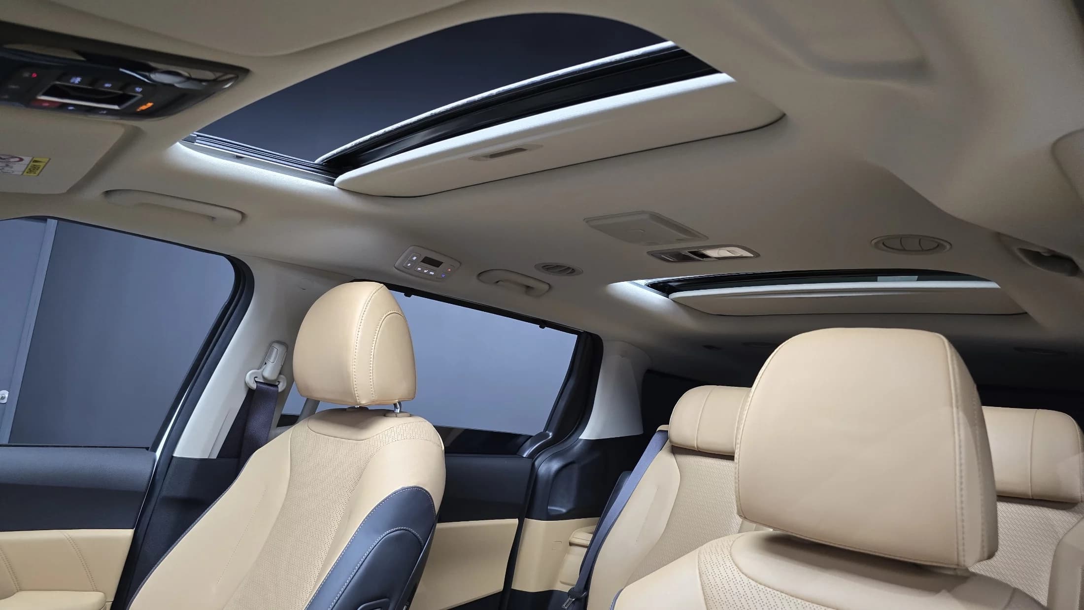 Kia Carnival 7-Seater Signature, 2023 г. 52242 км. — фото 19