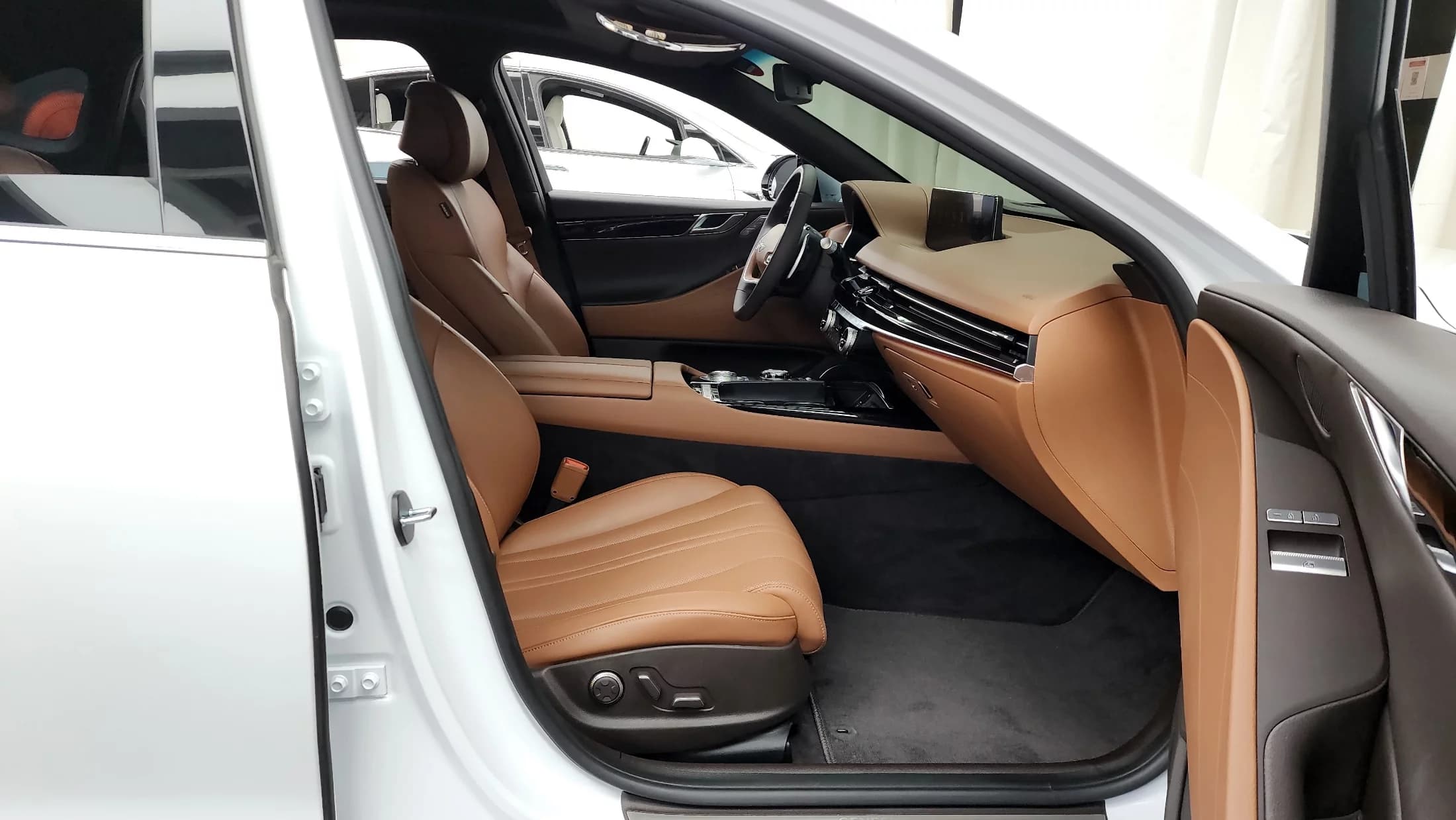 Genesis G80 Gasoline 2.5 Turbo AWD, 2023 г. 27768 км. — фото 11