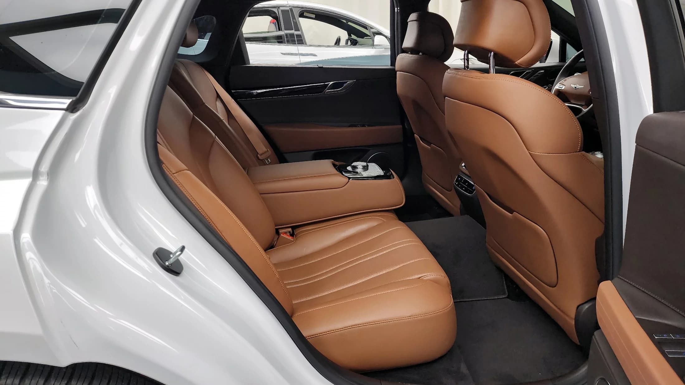 Genesis G80 Gasoline 2.5 Turbo AWD, 2023 г. 27768 км. — фото 12