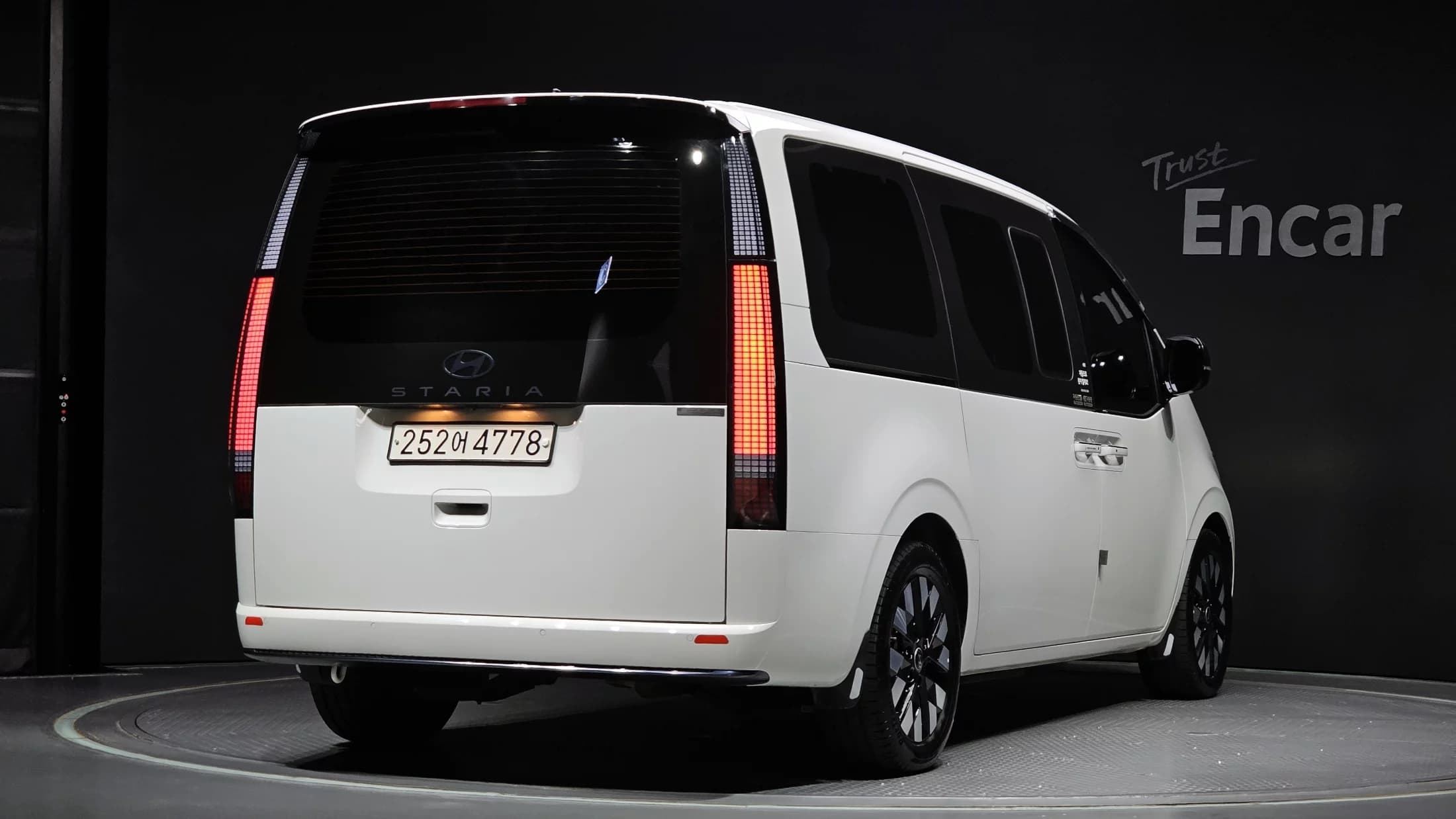 Hyundai Staria L3.5 Lounge 9-Seater Mobility, 2025 г. 24560 км. — фото 2