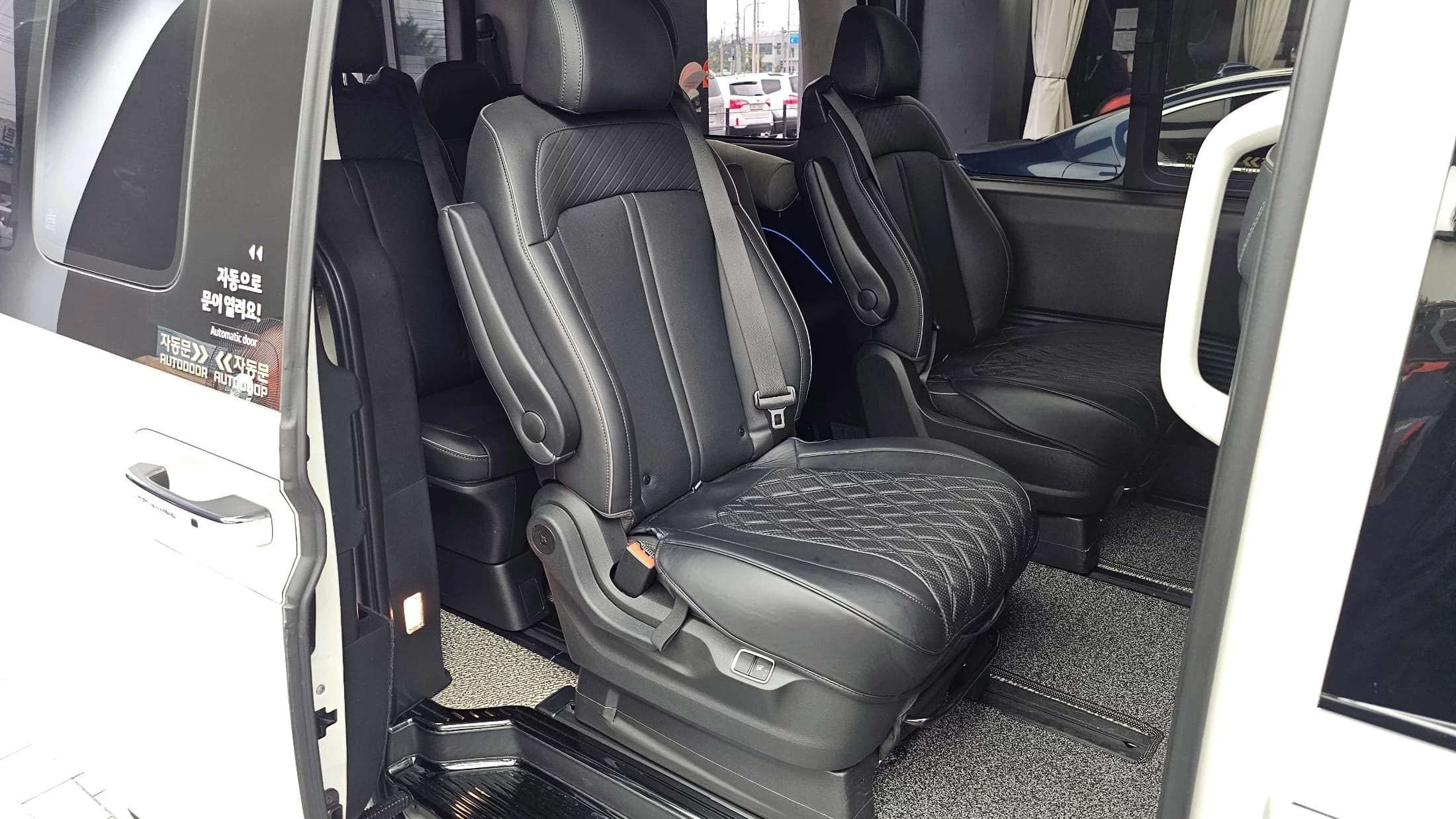 Hyundai Staria L3.5 Lounge 9-Seater Mobility, 2025 г. 24560 км. — фото 12