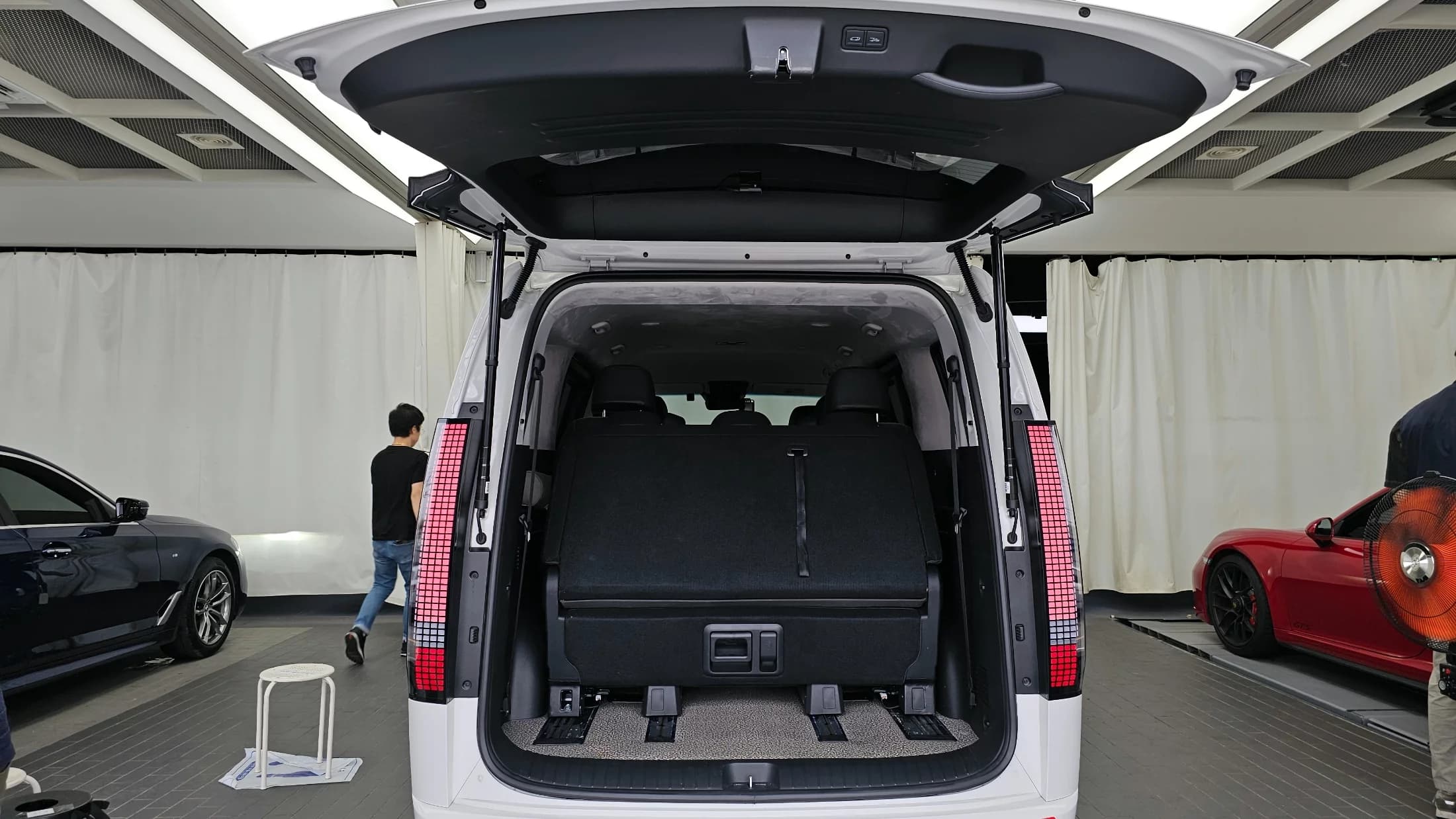Hyundai Staria L3.5 Lounge 9-Seater Mobility, 2025 г. 24560 км. — фото 20