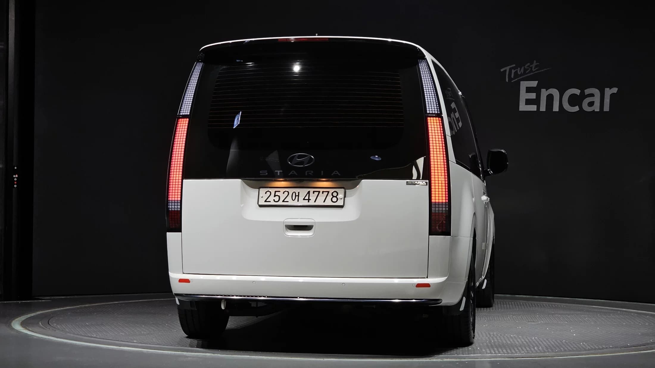 Hyundai Staria L3.5 Lounge 9-Seater Mobility, 2025 г. 24560 км. — фото 4