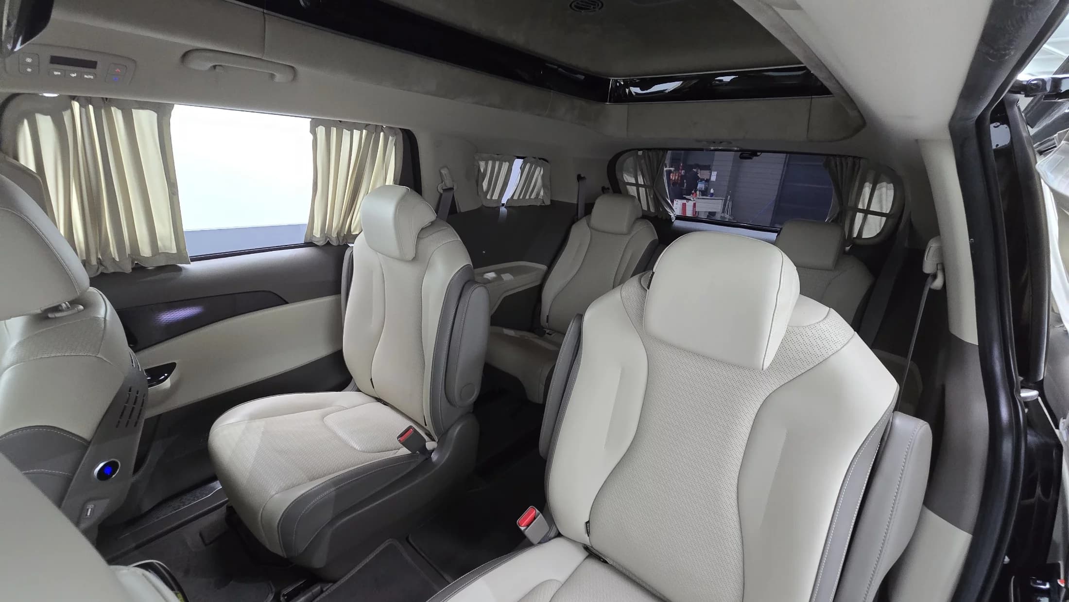 Kia Carnival Gasoline 9-Seater Hi-Limousine Signature, 2022 г. 92413 км. — фото 24