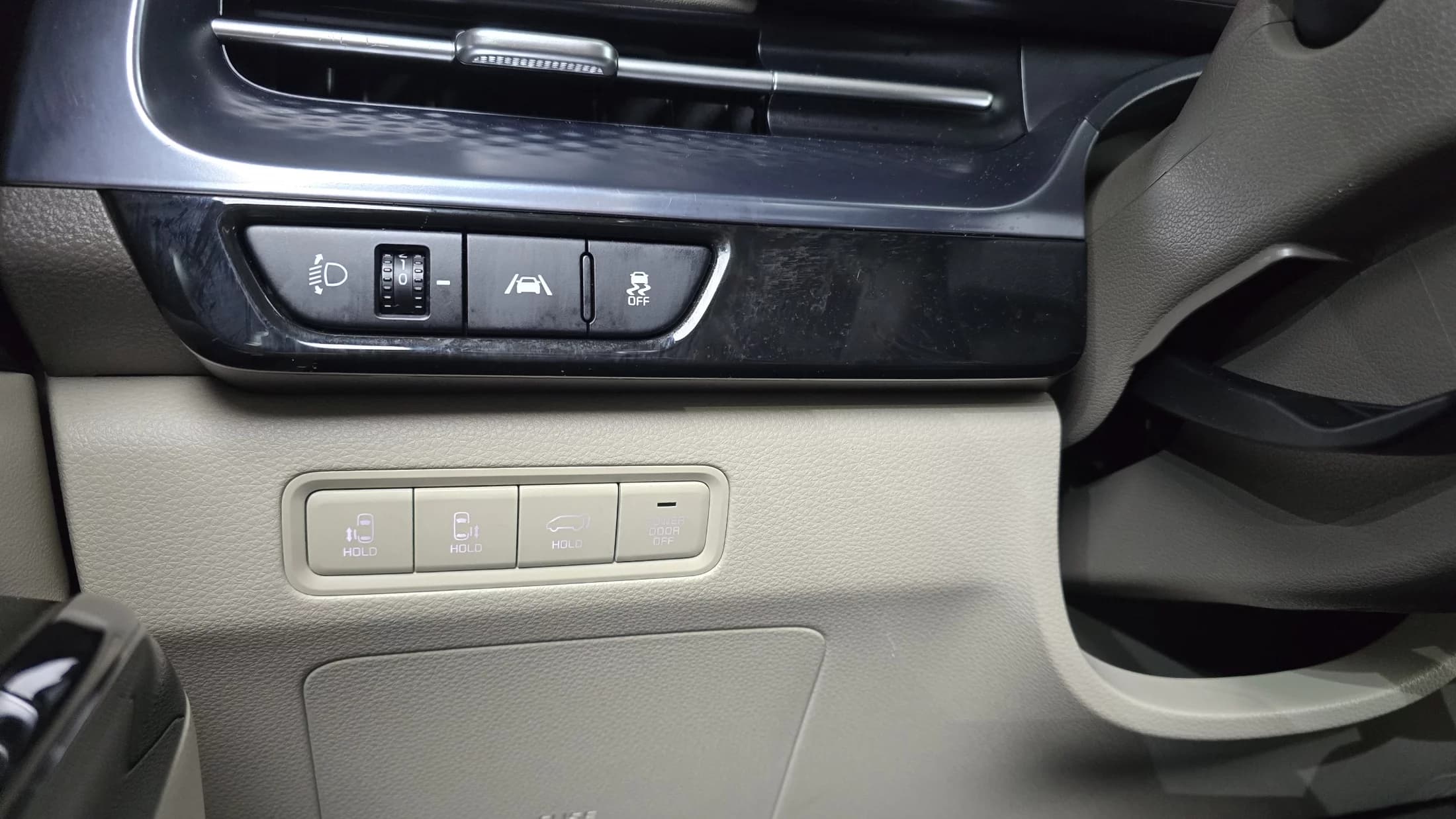 Kia Carnival Gasoline 9-Seater Hi-Limousine Signature, 2022 г. 92413 км. — фото 33