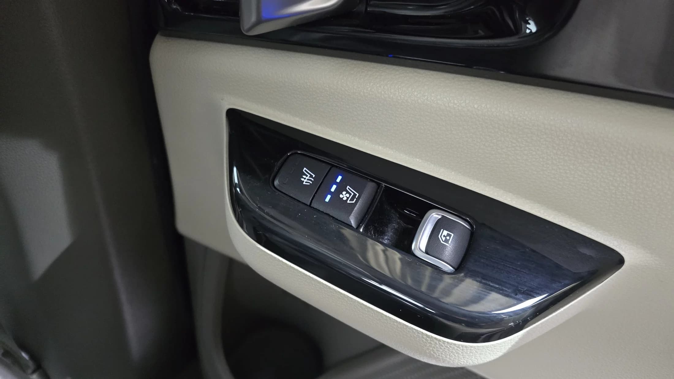 Kia Carnival Gasoline 9-Seater Hi-Limousine Signature, 2022 г. 92413 км. — фото 38