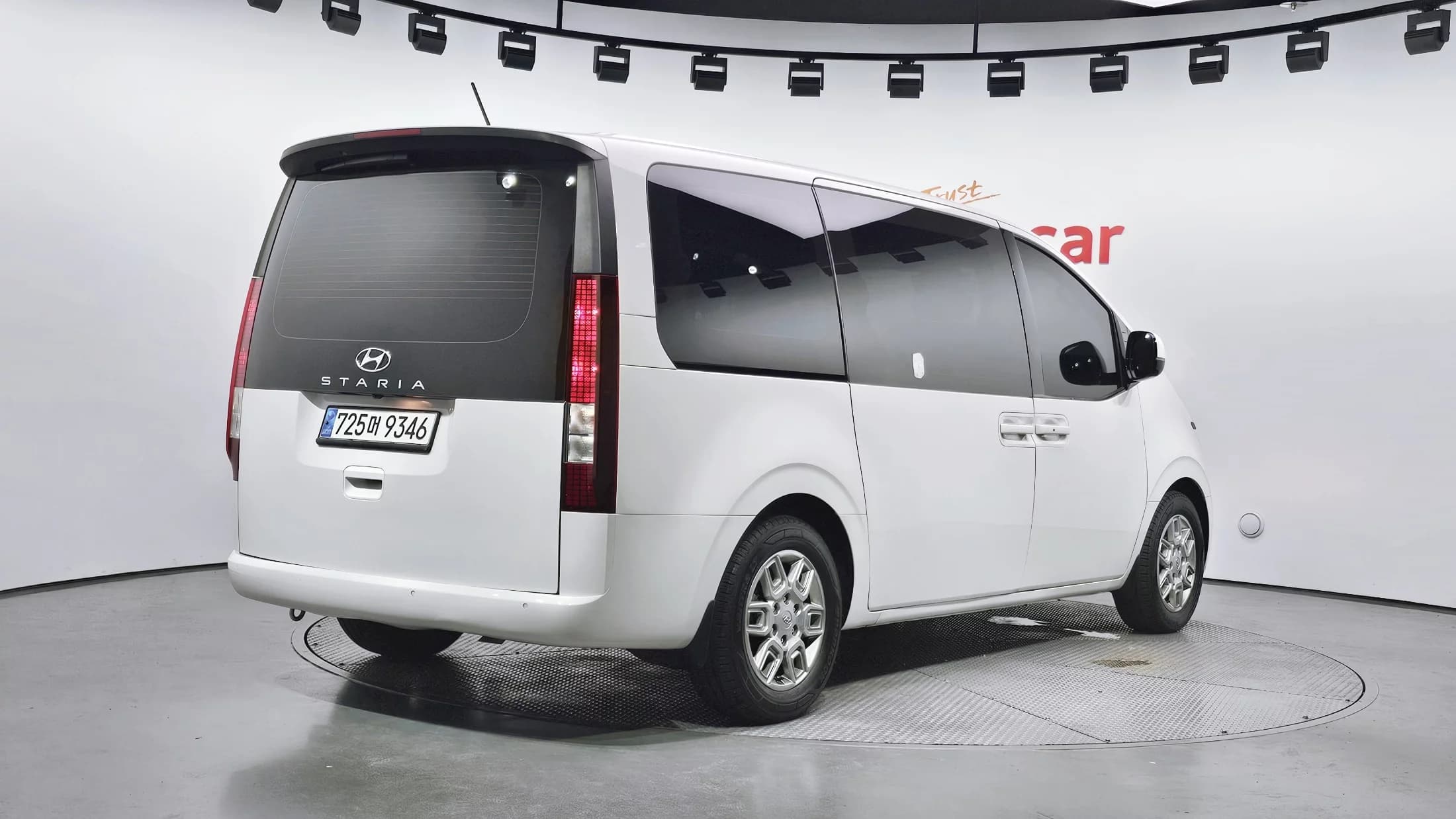 Hyundai Staria Tourer 11-Seater Modern, 2022 г. 58306 км. — фото 2