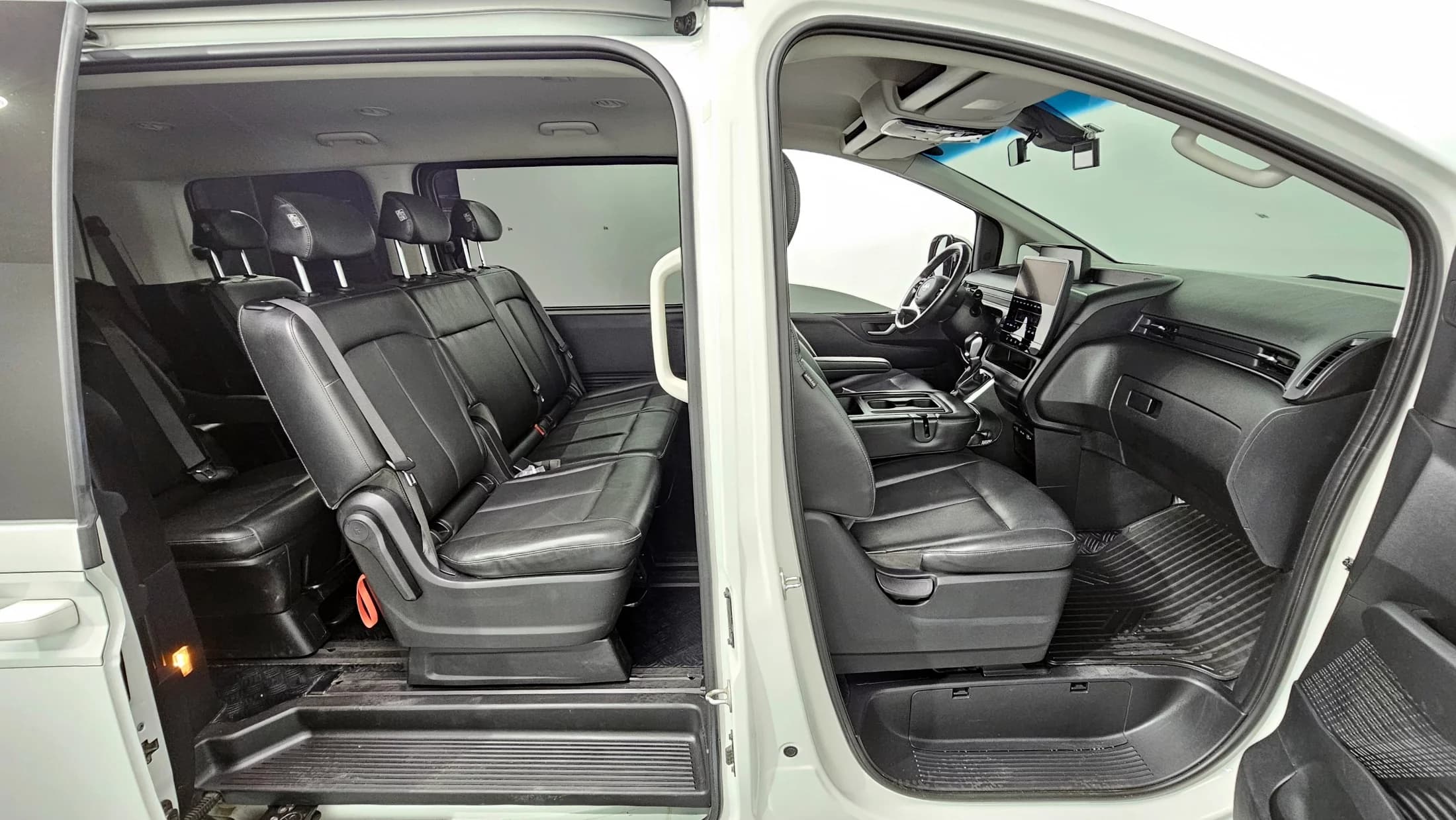 Hyundai Staria Tourer 11-Seater Modern, 2022 г. 58306 км. — фото 12