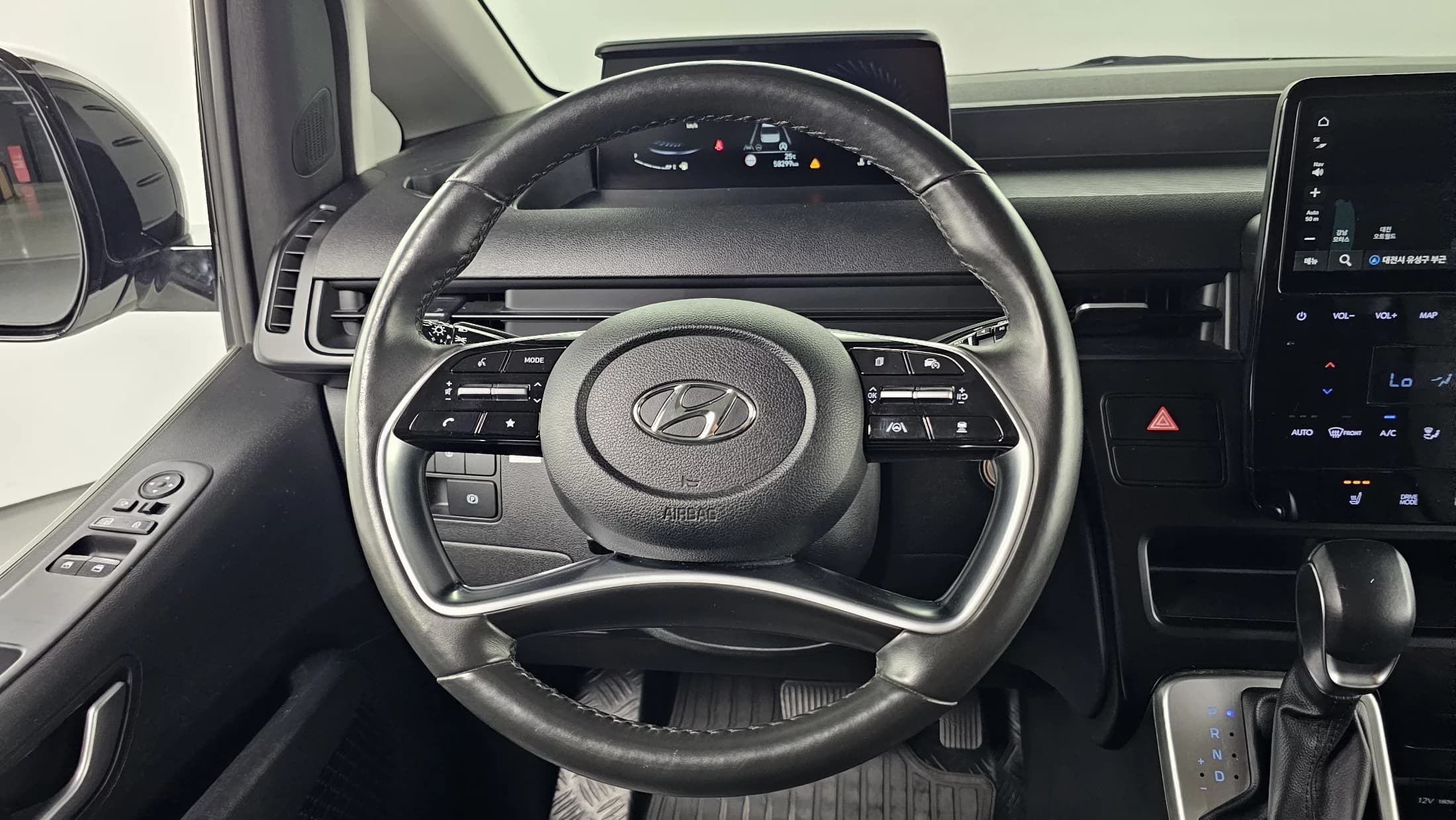 Hyundai Staria Tourer 11-Seater Modern, 2022 г. 58306 км. — фото 16