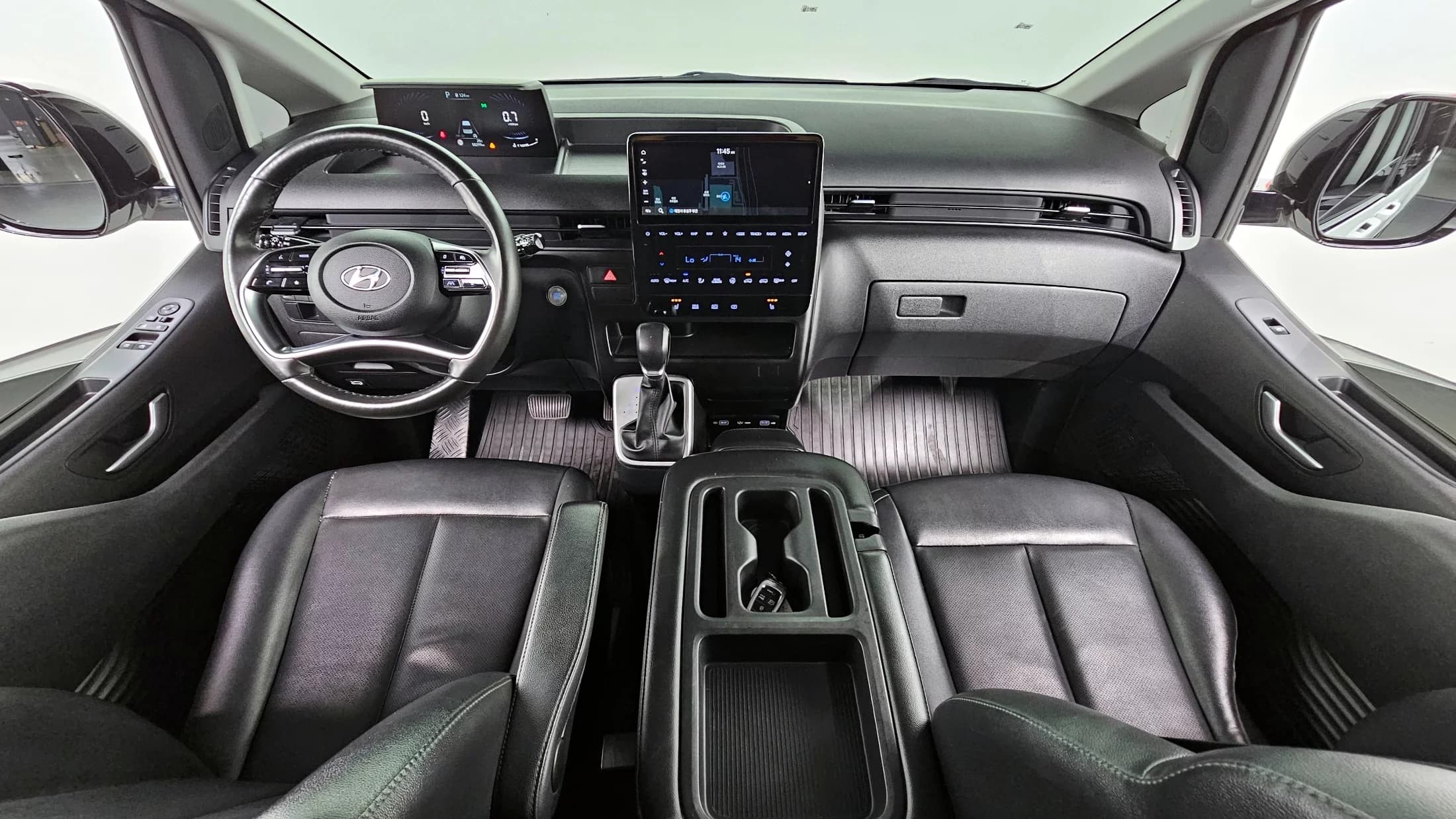 Hyundai Staria Tourer 11-Seater Modern, 2022 г. 58306 км. — фото 7