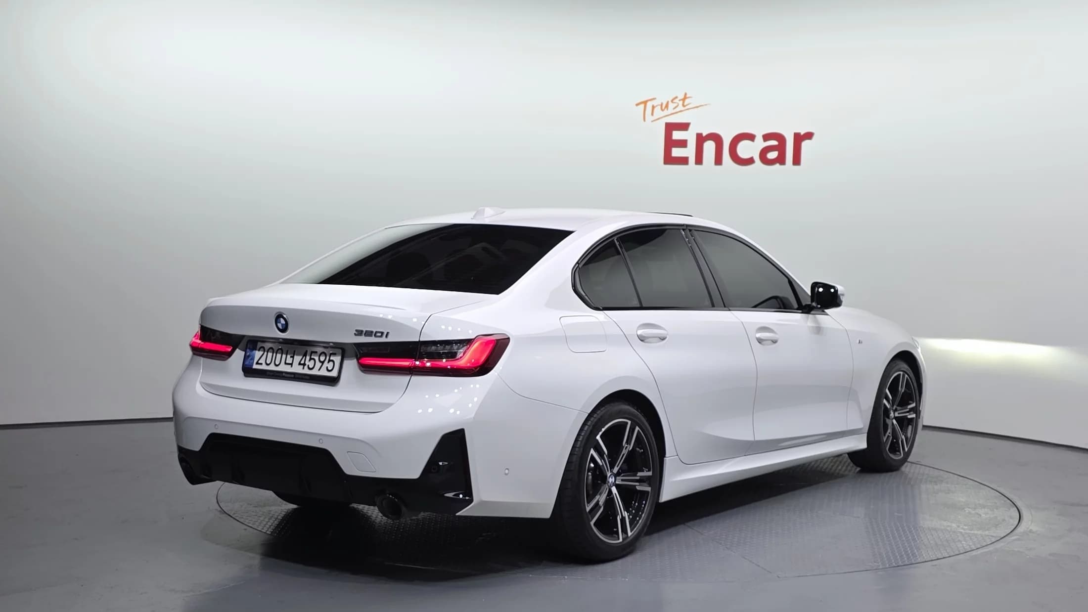 BMW 3-Series 320i M Sport, 2023 г. 38289 км. — фото 2