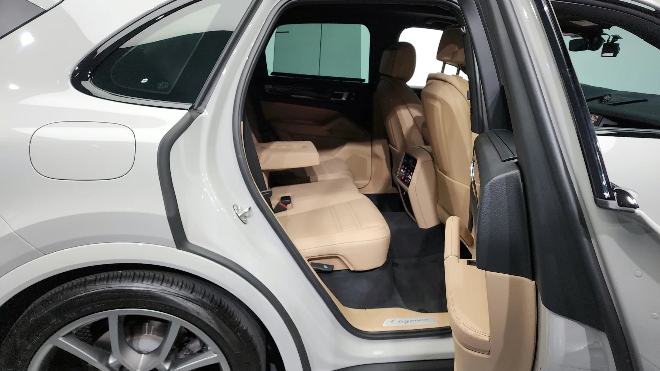 Porsche CAYENNE 3.0, 2023 г. 27619 км. — фото 12
