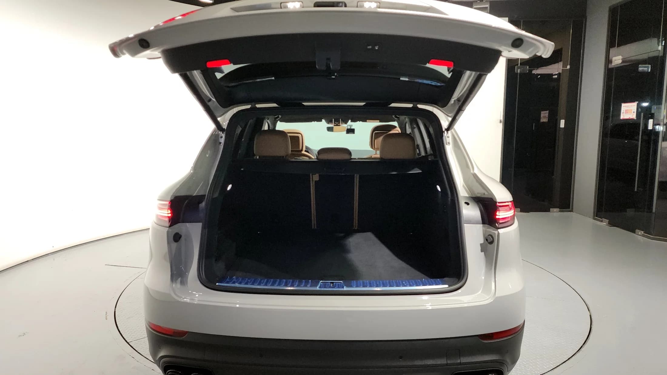 Porsche CAYENNE 3.0, 2023 г. 27619 км. — фото 20