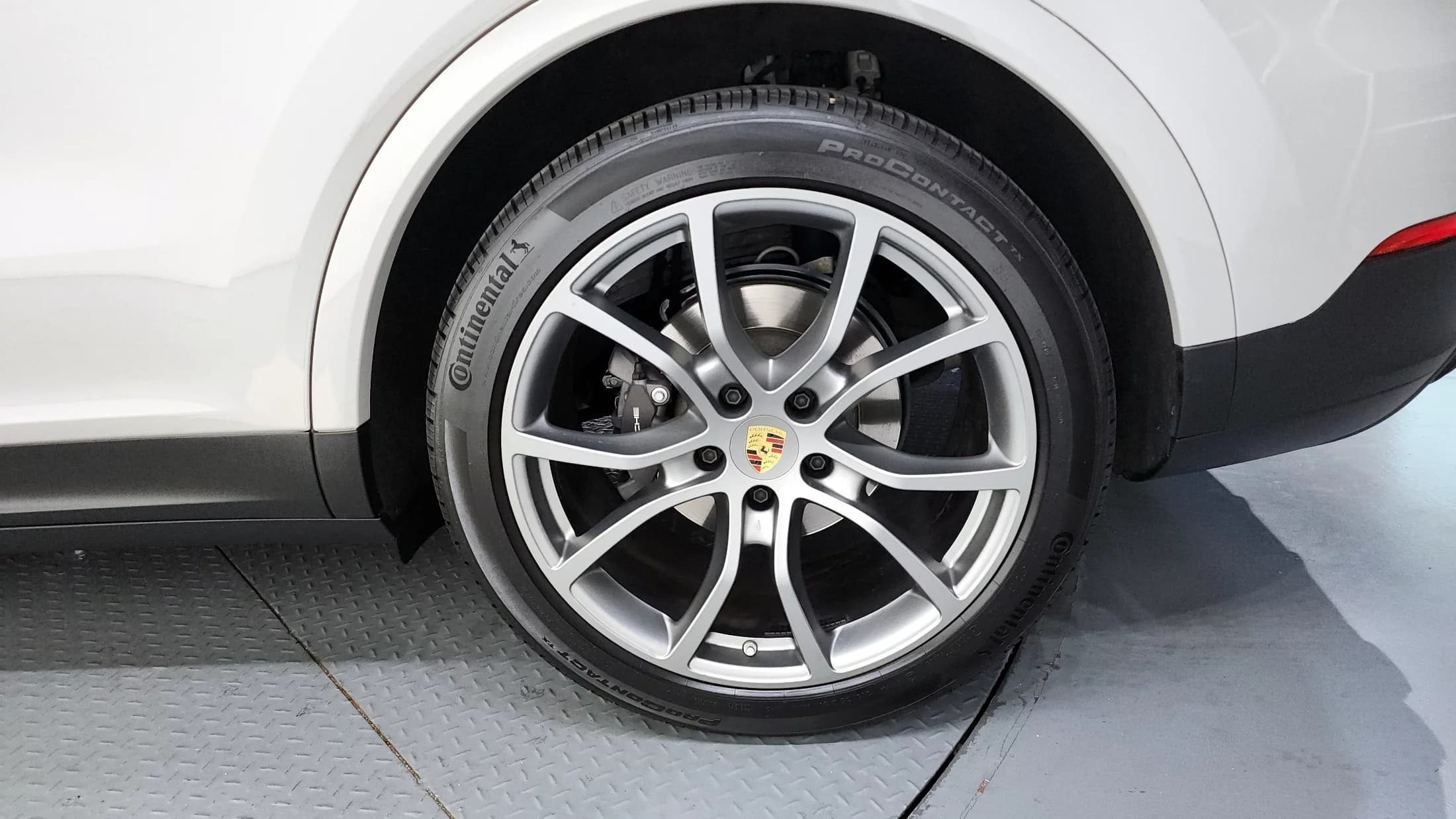 Porsche CAYENNE 3.0, 2023 г. 27619 км. — фото 5