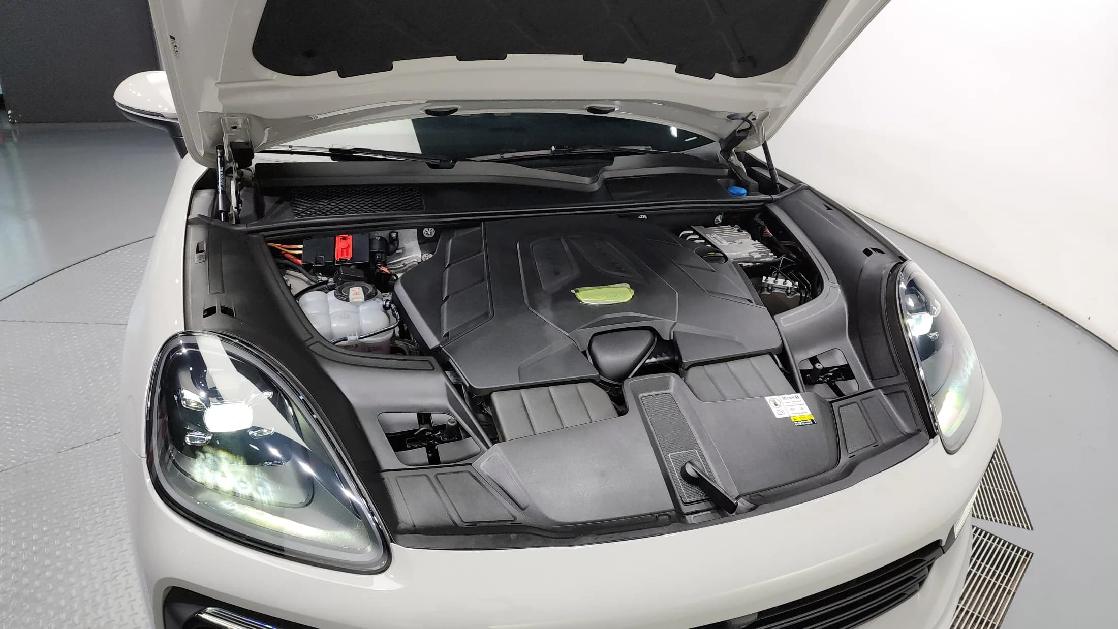 Porsche CAYENNE 3.0, 2023 г. 27619 км. — фото 6