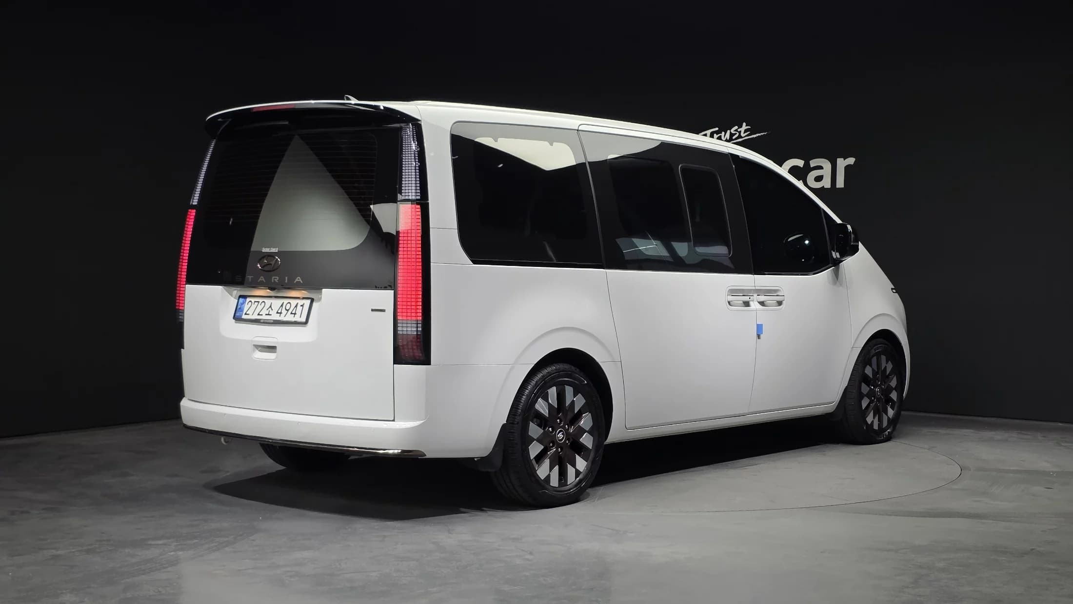 Hyundai Staria 4WD Lounge 7-Seater Inspiration, 2023 г. 55710 км. — фото 2