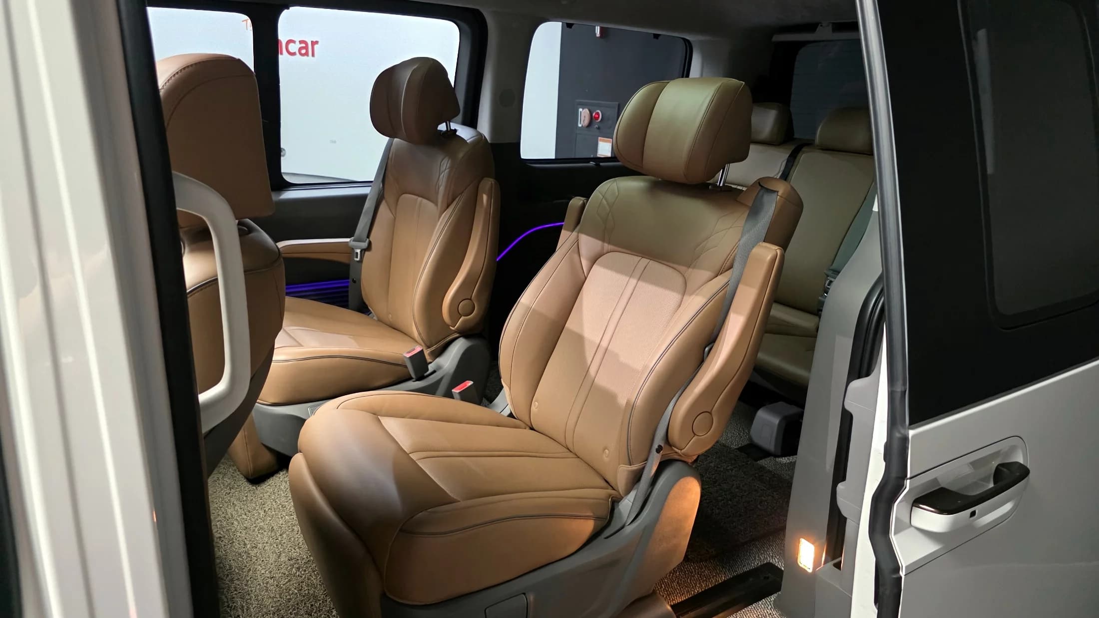 Hyundai Staria 4WD Lounge 7-Seater Inspiration, 2023 г. 55710 км. — фото 11