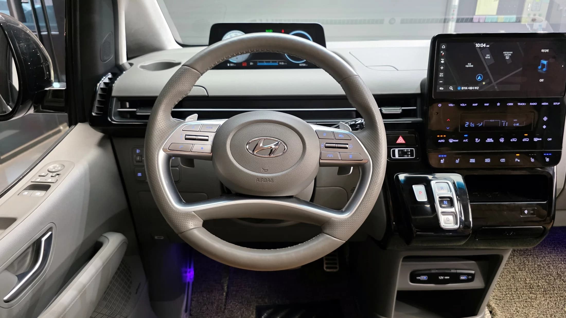Hyundai Staria 4WD Lounge 7-Seater Inspiration, 2023 г. 55710 км. — фото 13