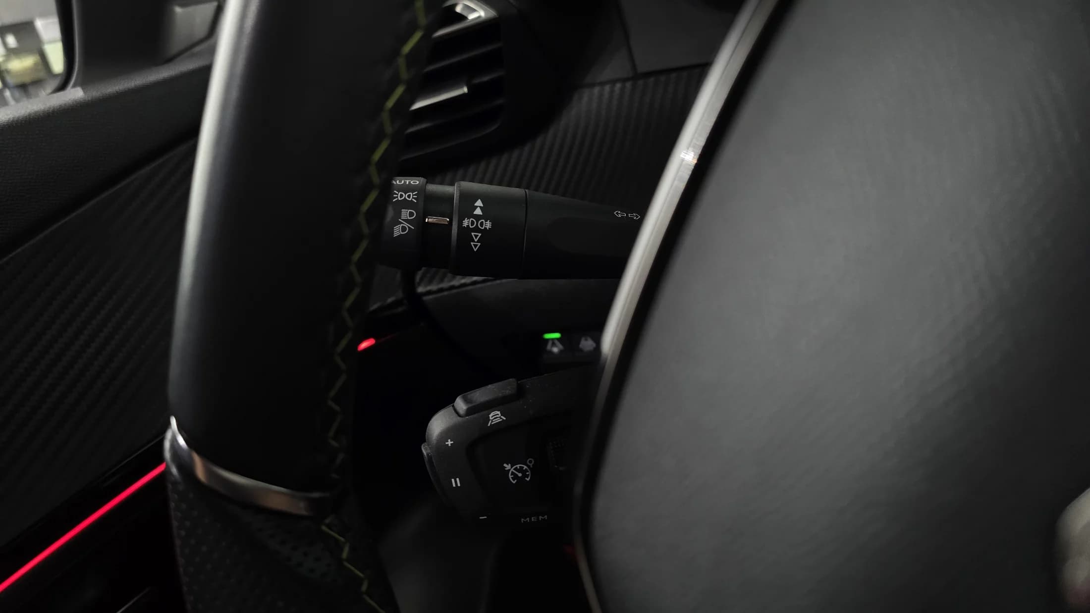 Peugeot 2008 EV GT, электромобиль, 2022 г. 39723 км. — фото 18
