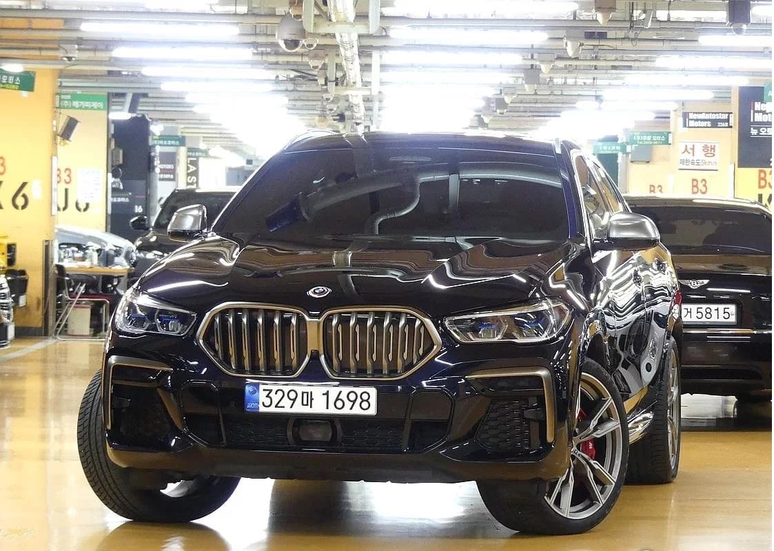 BMW X6 M50i, 2022 г. 21057 км. — фото 2