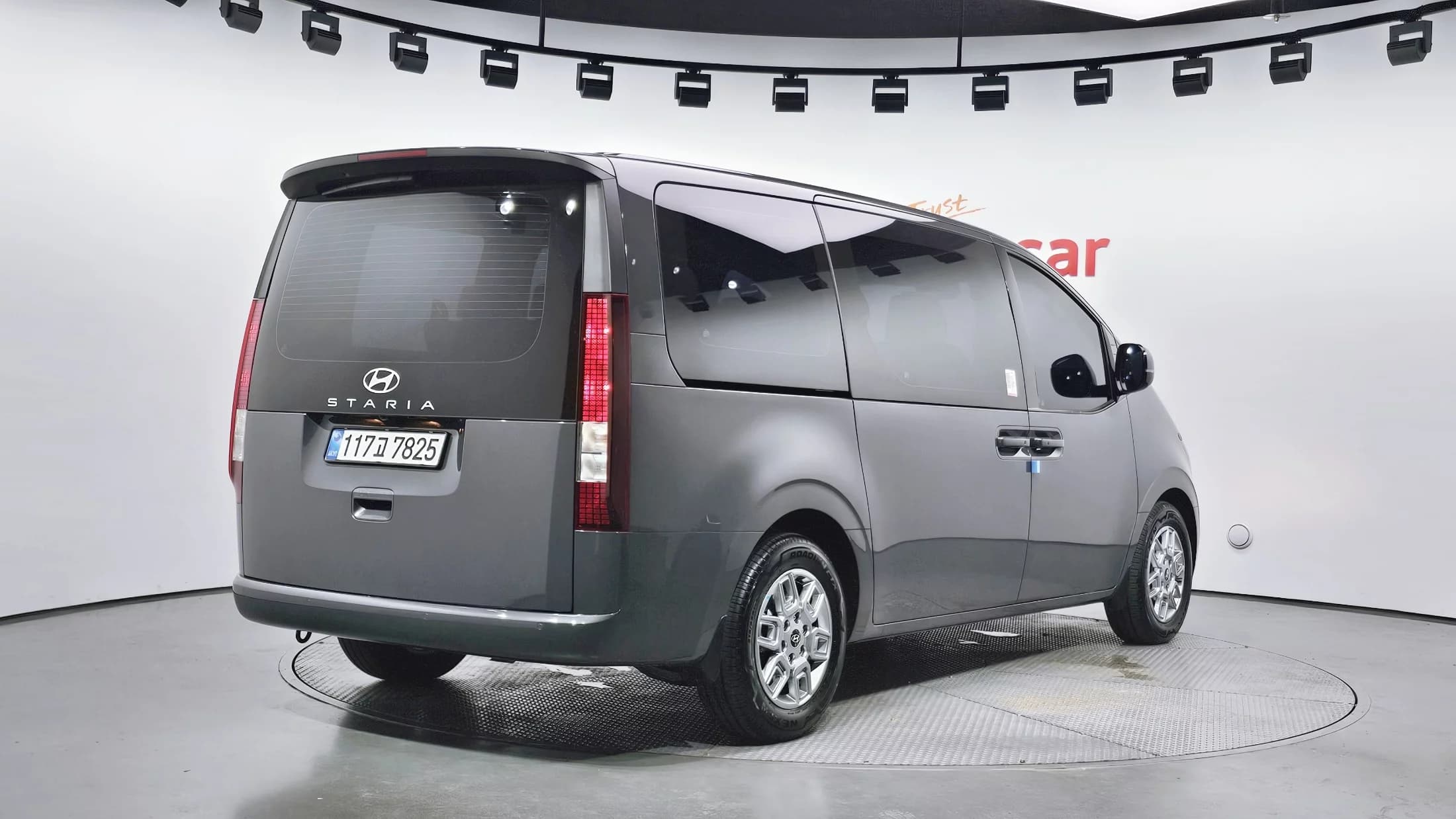 Hyundai Staria Tourer 9-Seater Modern, 2025 г. 1221 км. — фото 2