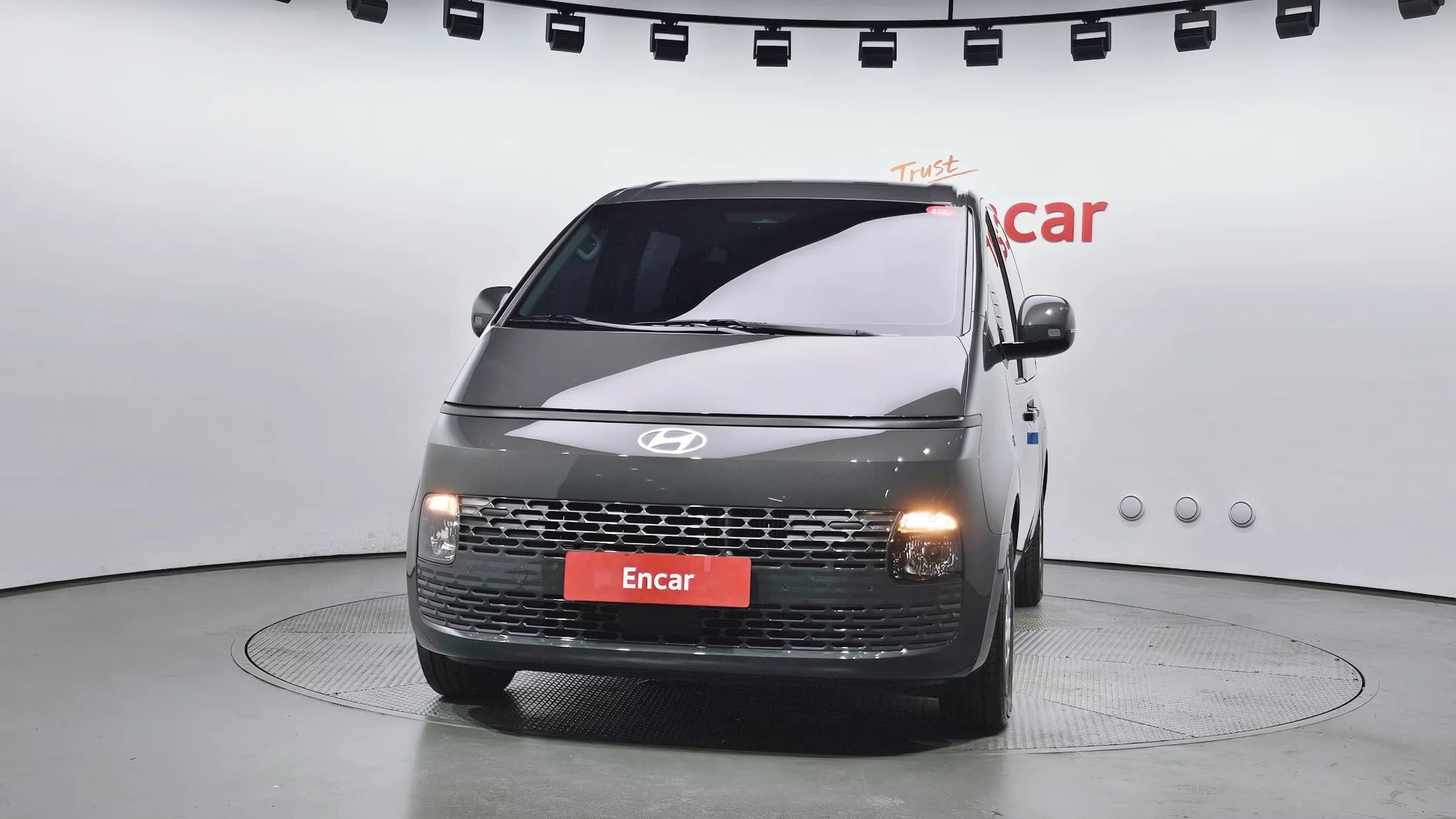 Hyundai Staria Tourer 9-Seater Modern, 2025 г. 1221 км. — фото 3