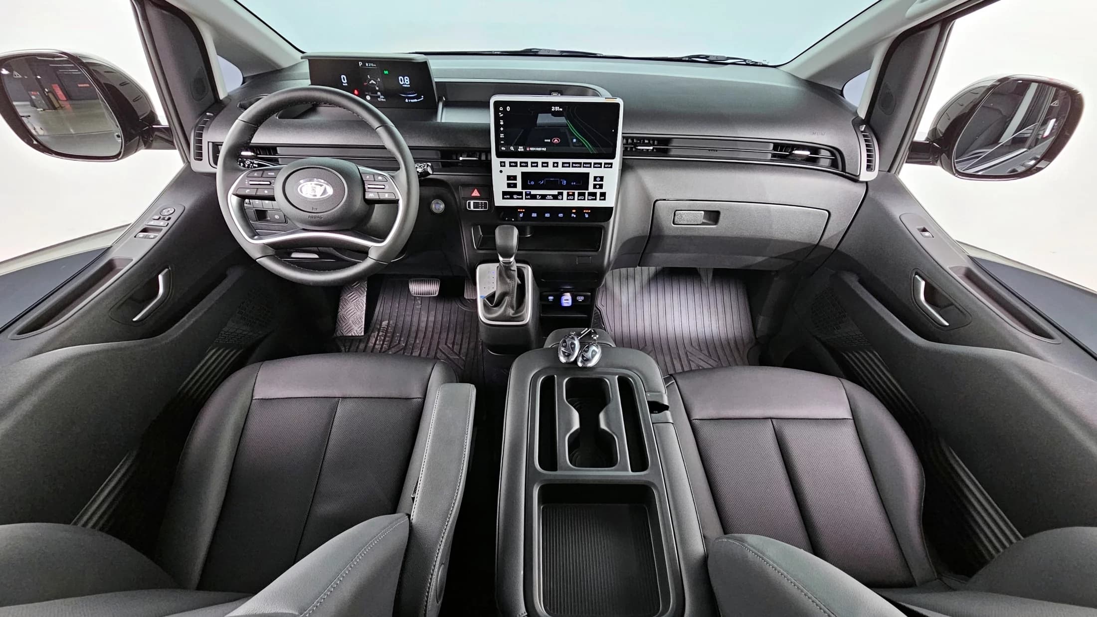 Hyundai Staria Tourer 9-Seater Modern, 2025 г. 1221 км. — фото 7