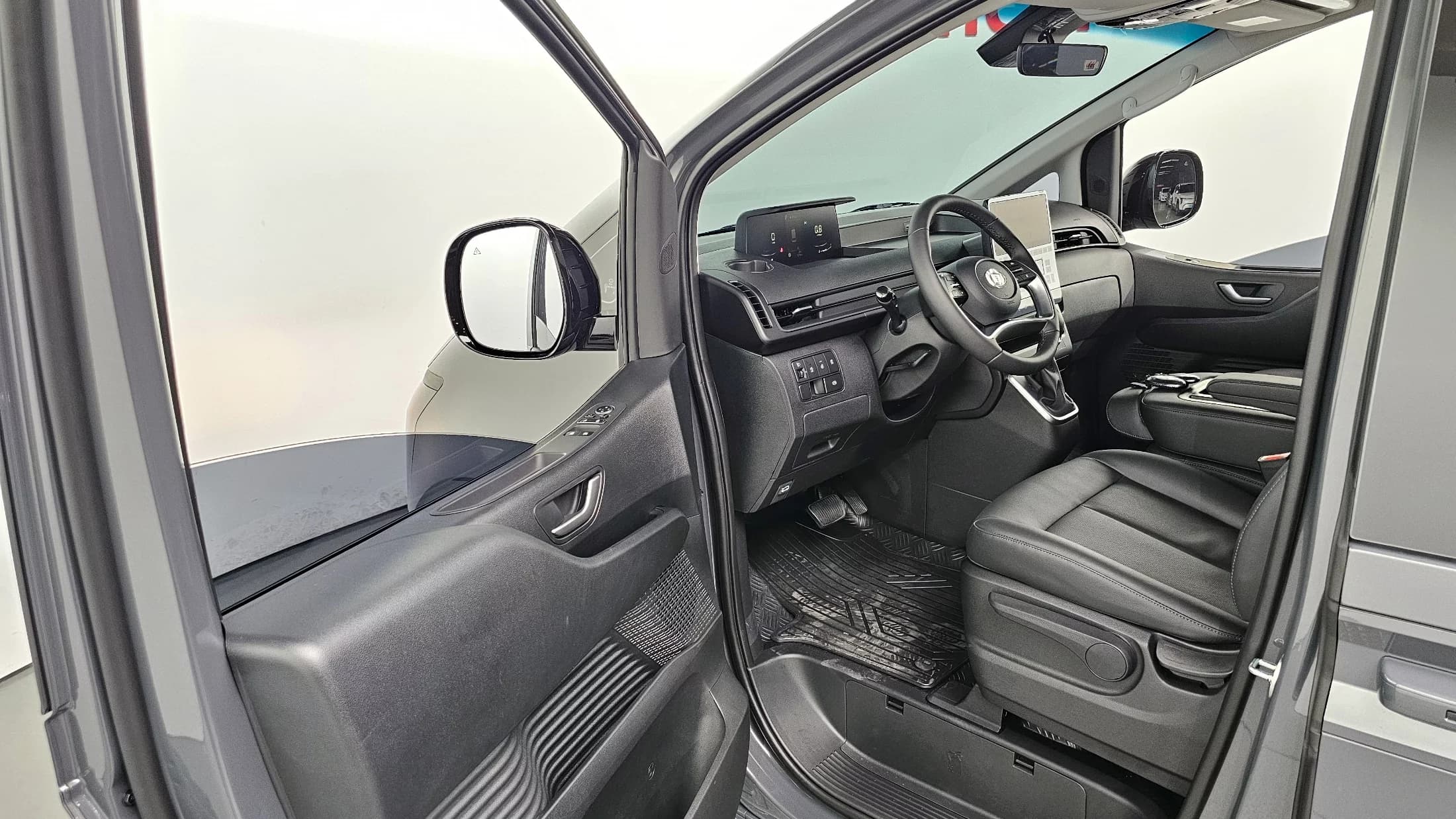 Hyundai Staria Tourer 9-Seater Modern, 2025 г. 1221 км. — фото 10