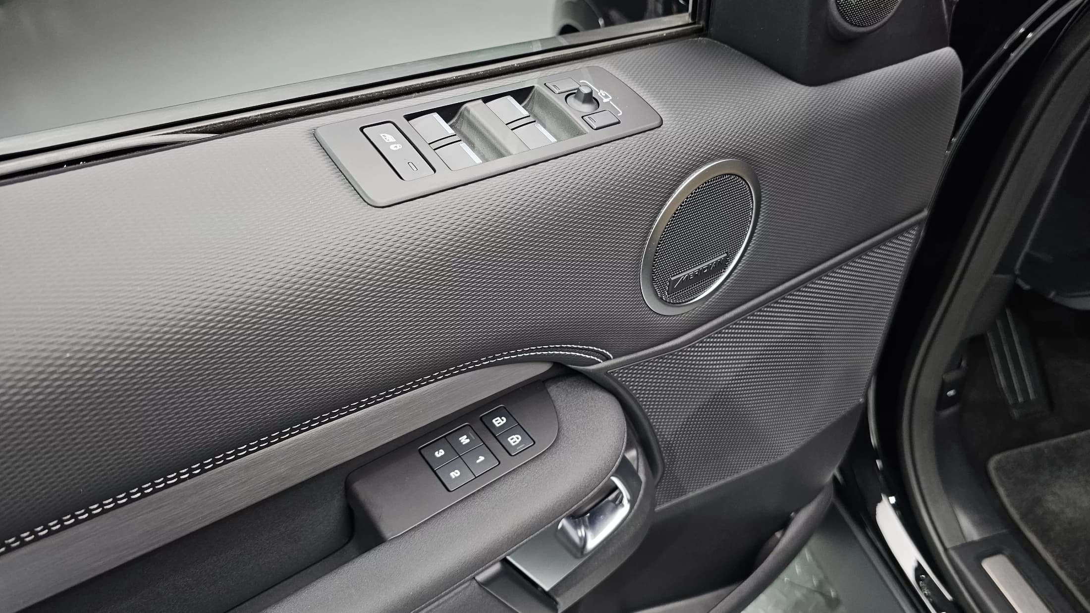 Land Rover DISCOVERY P360 Dynamic HSE, 2024 г. 8632 км. — фото 16