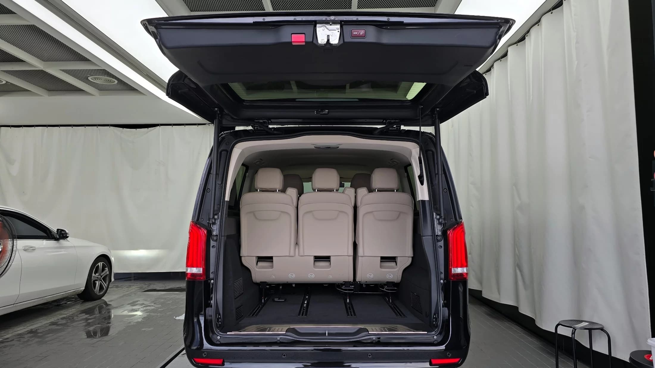 Mercedes-Benz V-Class V300 CDI W447, 2023 г. 33633 км. — фото 20