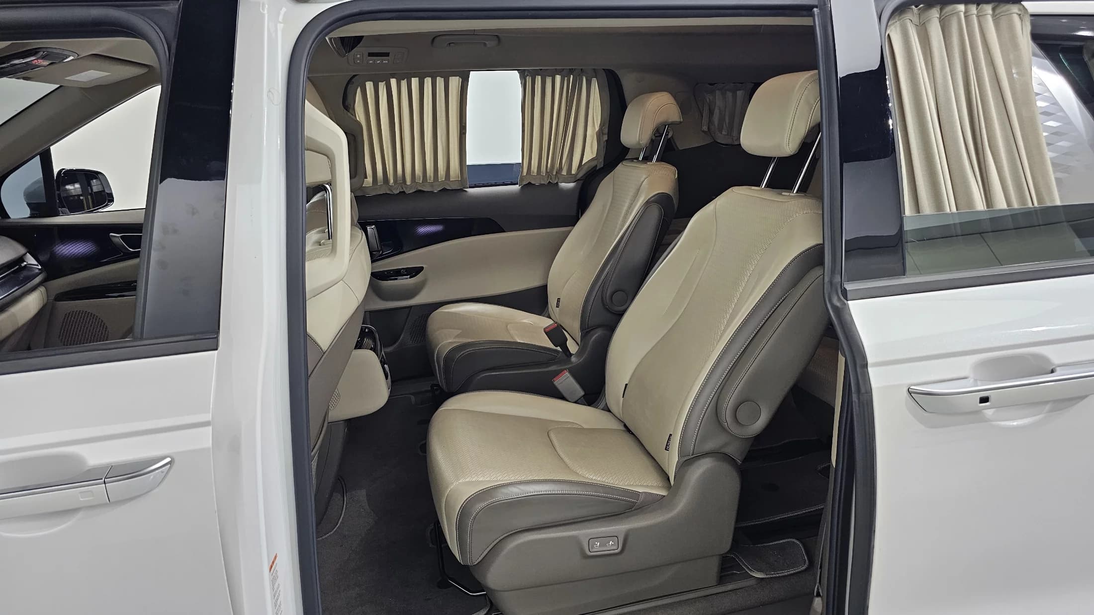 Kia Carnival 9-Seater Hi-Limousine Signature, 2021 г. 70115 км. — фото 12