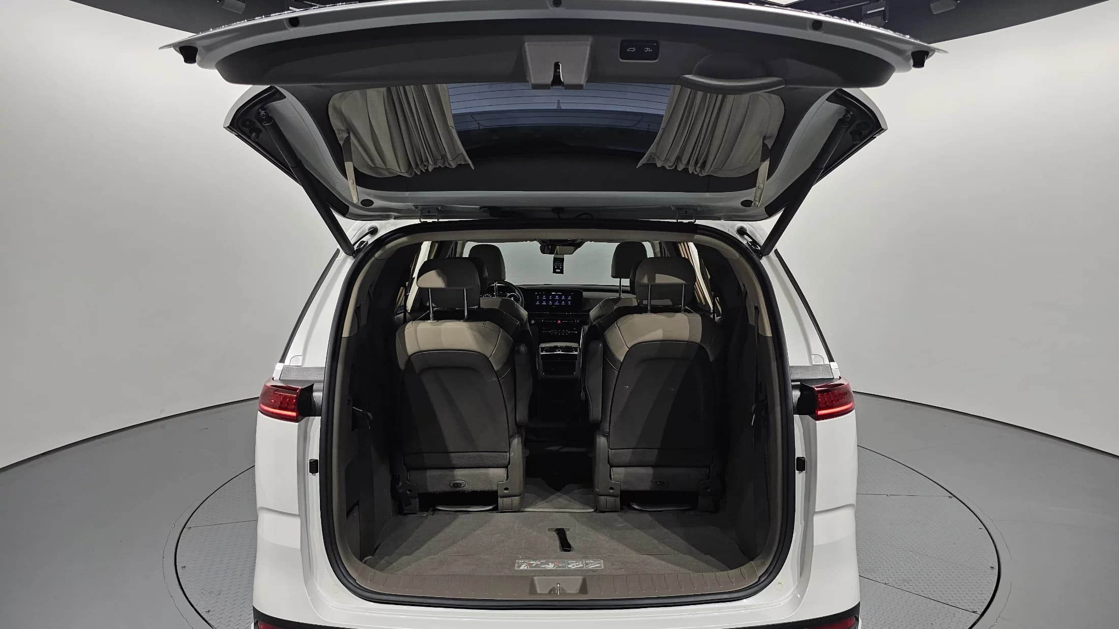Kia Carnival 9-Seater Hi-Limousine Signature, 2021 г. 70115 км. — фото 20