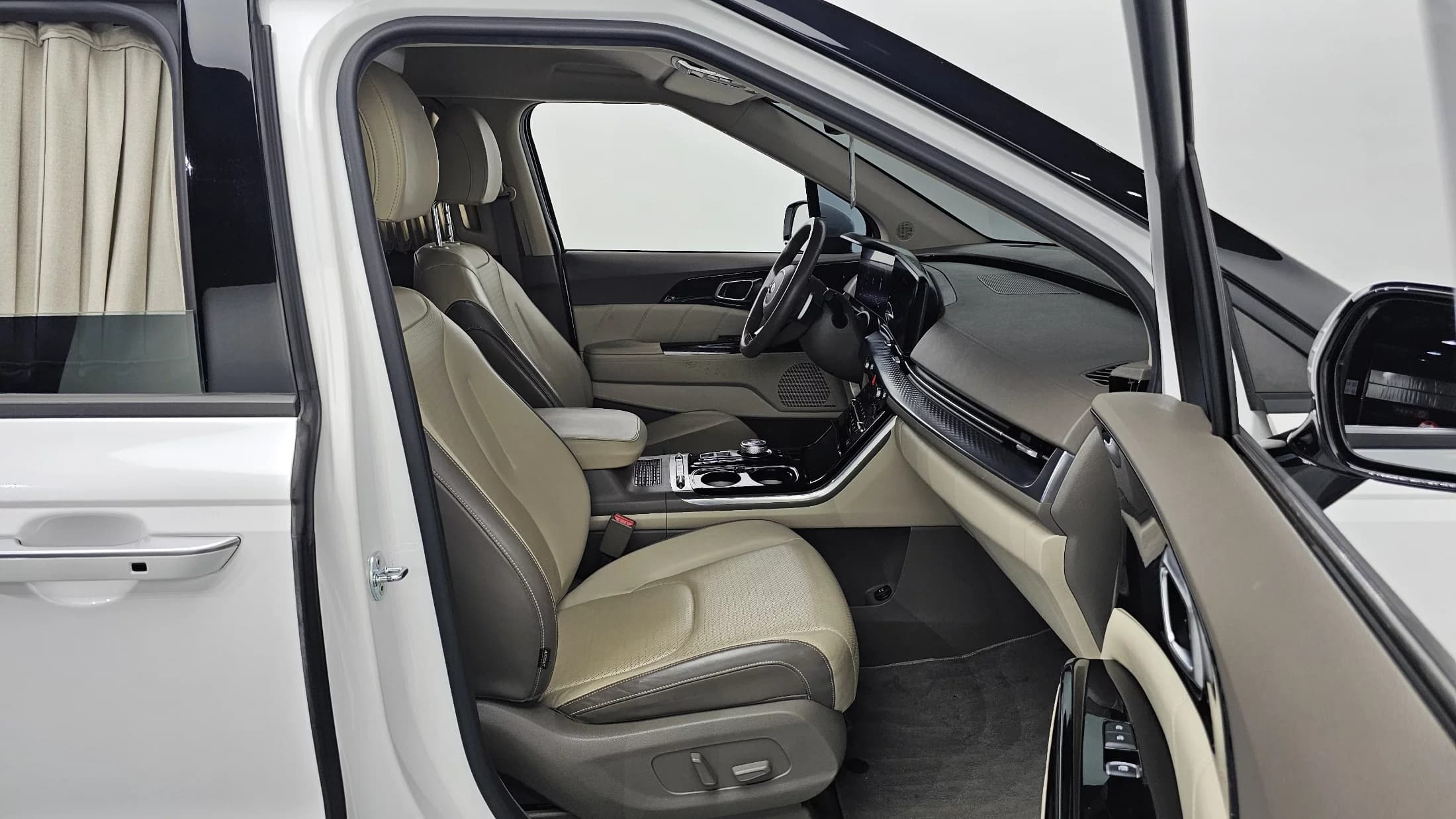 Kia Carnival 9-Seater Hi-Limousine Signature, 2021 г. 70115 км. — фото 10