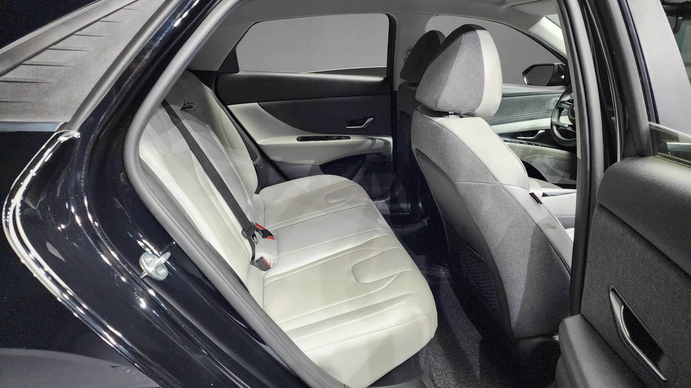 Hyundai AVANTE (Хендай Элантра) Inspiration, гибрид, 2021 г. 112410 км. — фото 12