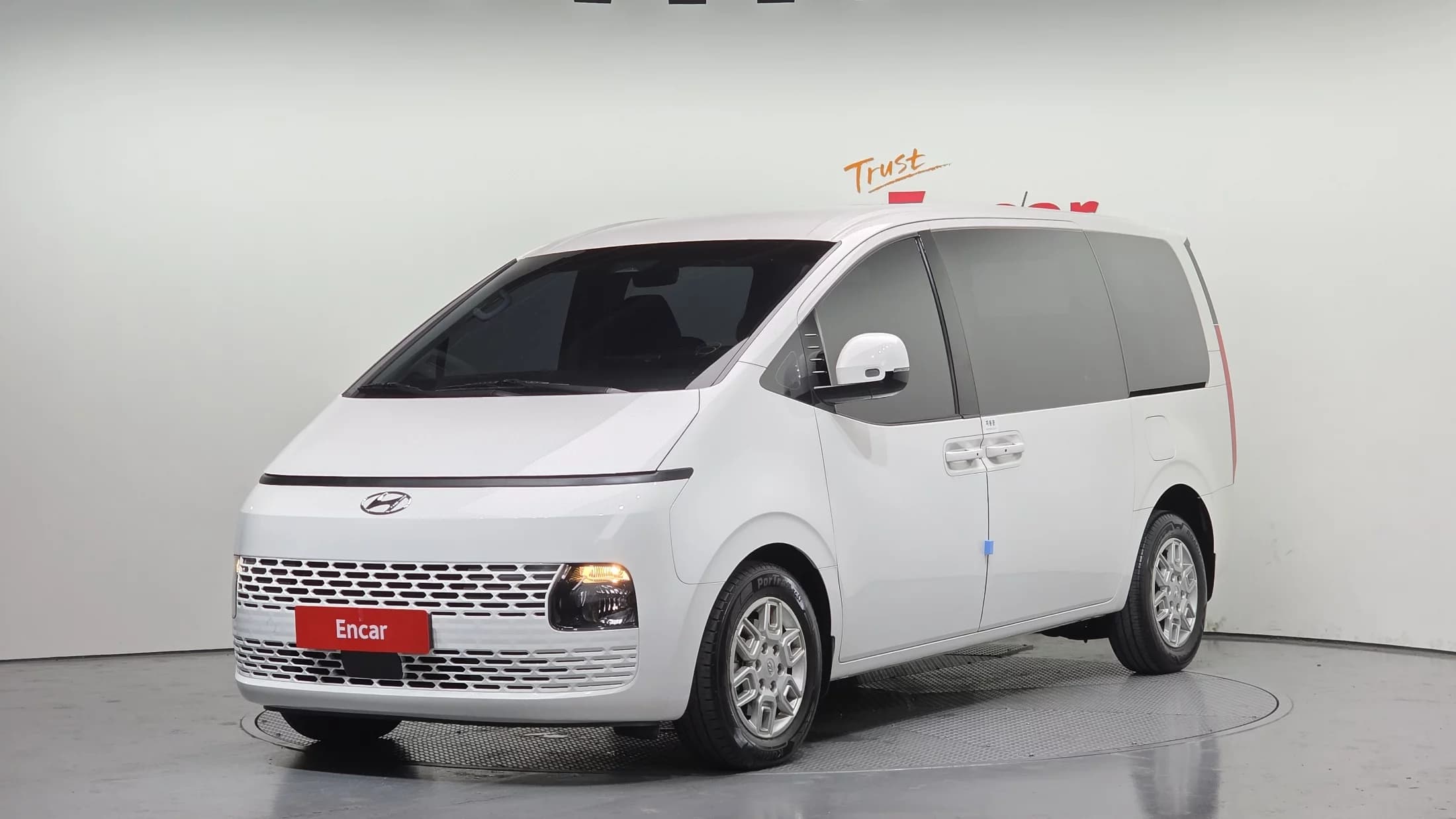 Hyundai Staria disability support car, 2022 г. 61323 км. — фото 2