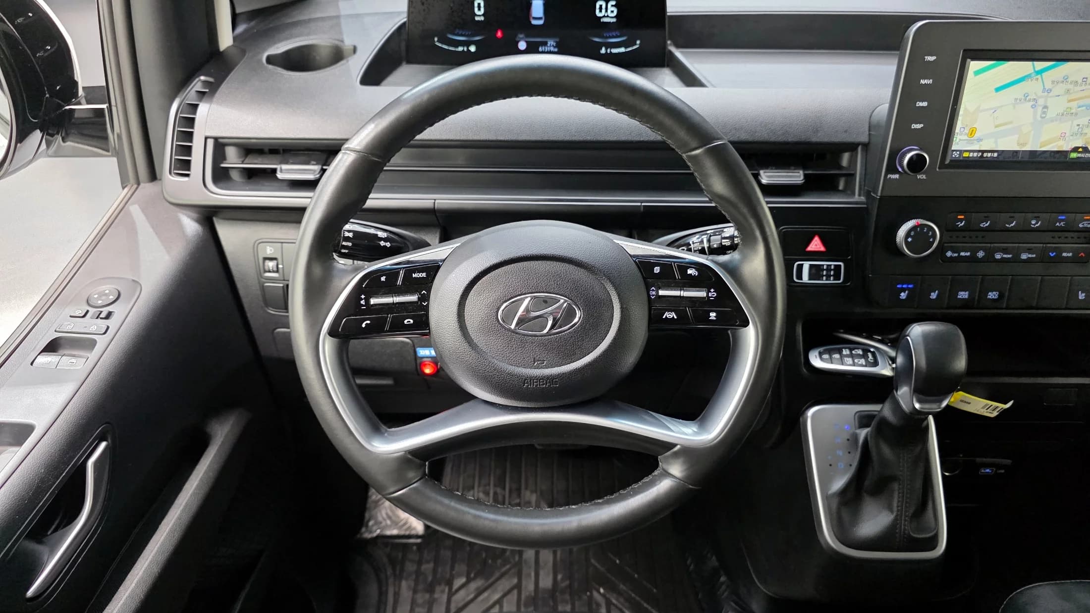 Hyundai Staria disability support car, 2022 г. 61323 км. — фото 26