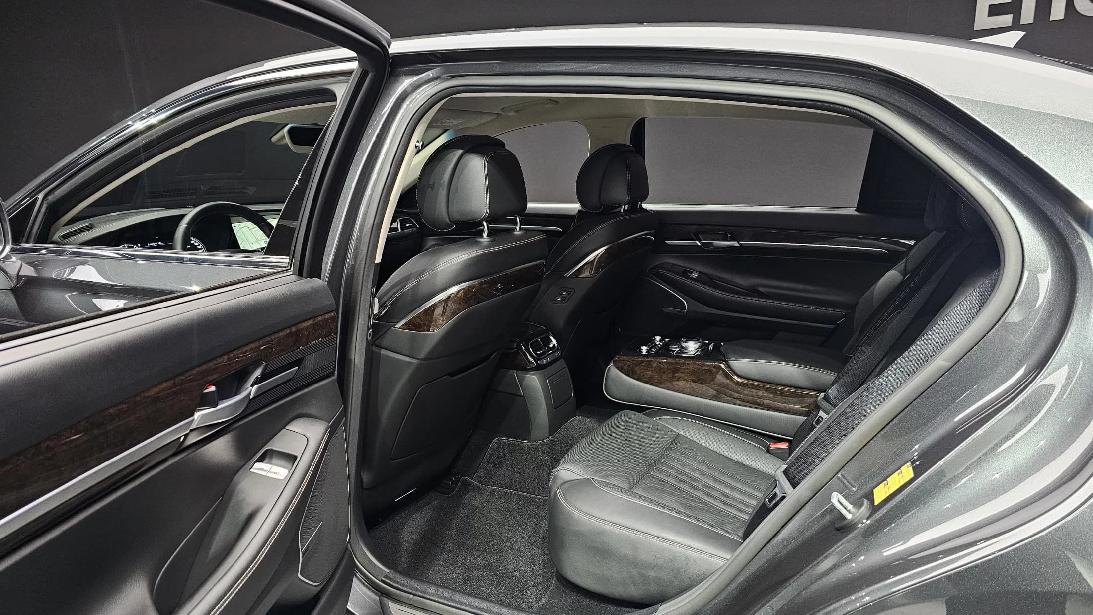Genesis G90 3.3 T AWD Premium Luxury, 2021 г. 107951 км. — фото 12
