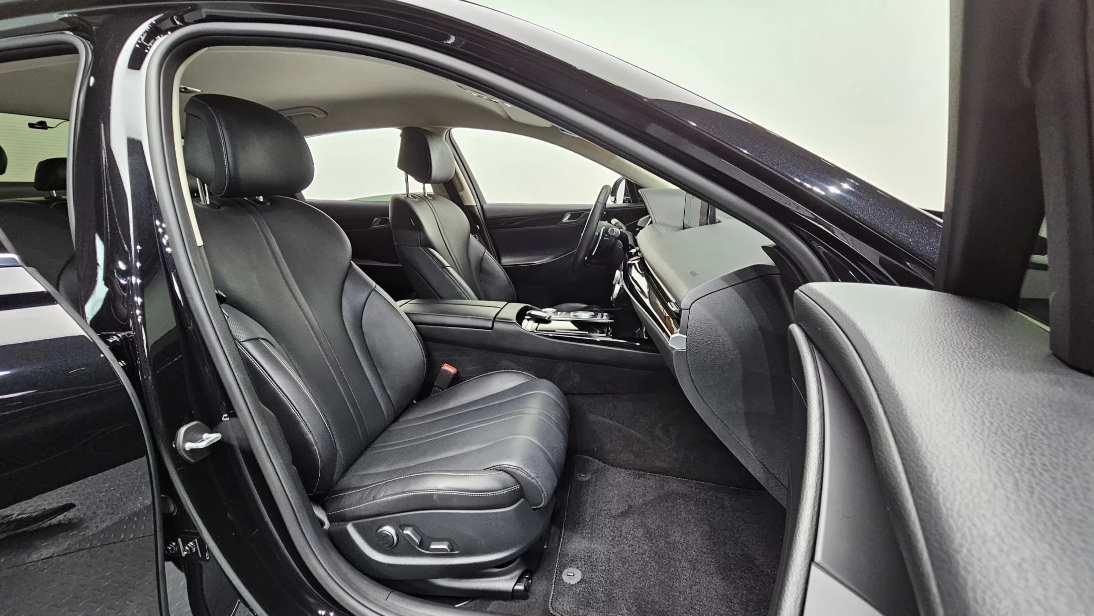 Genesis G80 Gasoline 2.5 Turbo AWD, 2022 г. 48302 км. — фото 10