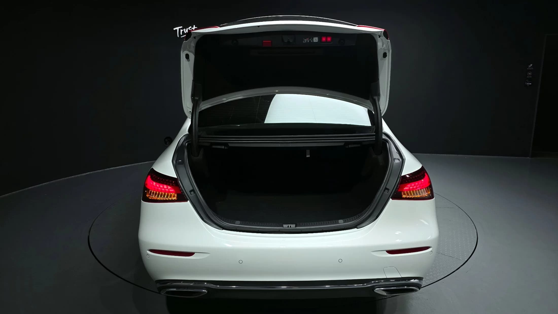 Mercedes-Benz E-Class E220d 4MATIC Exclusive, 2023 г. 56463 км. — фото 20