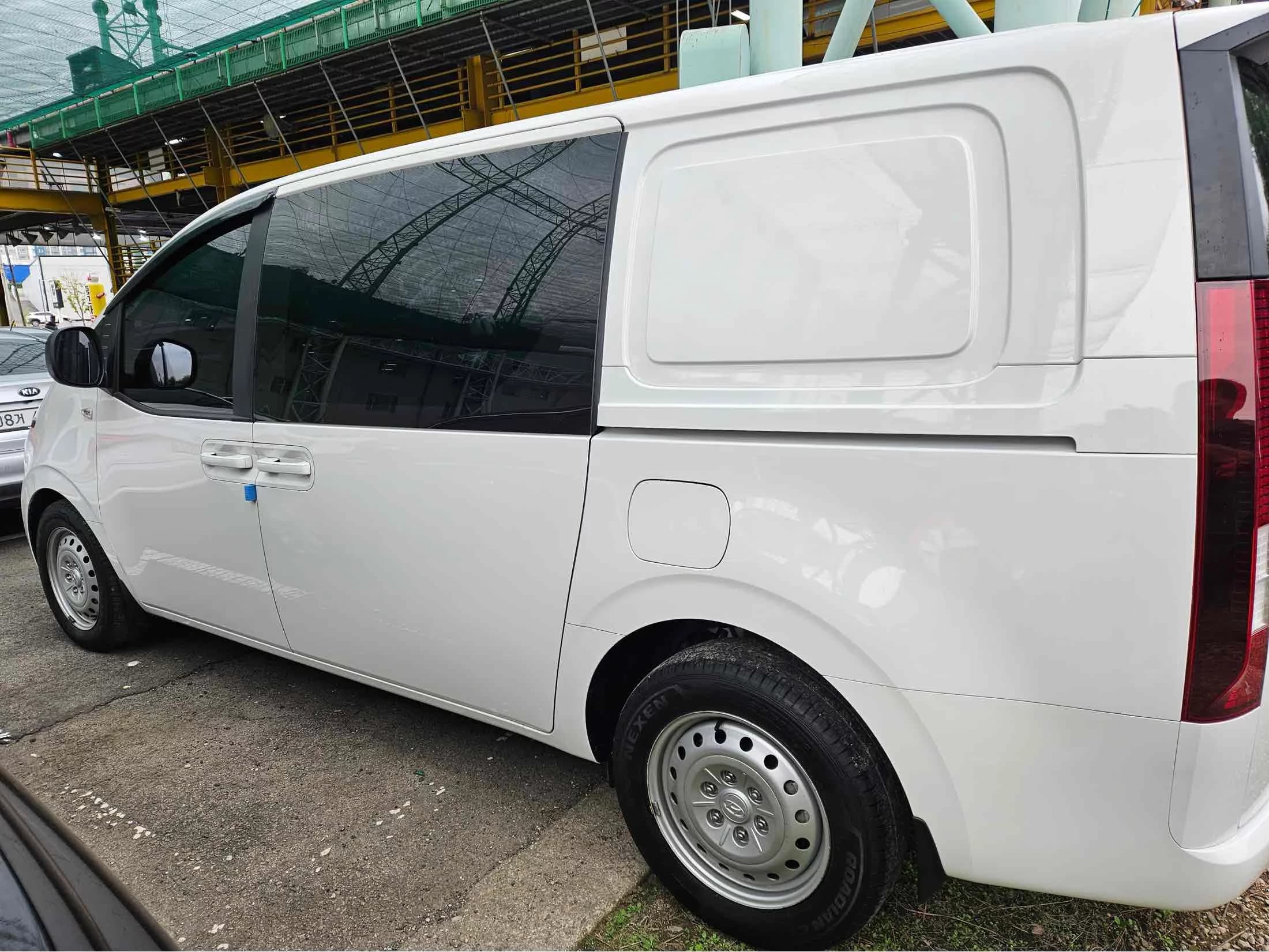 Hyundai Staria Cargo 5-Seater Smart, 2023 г. 46003 км. — фото 5