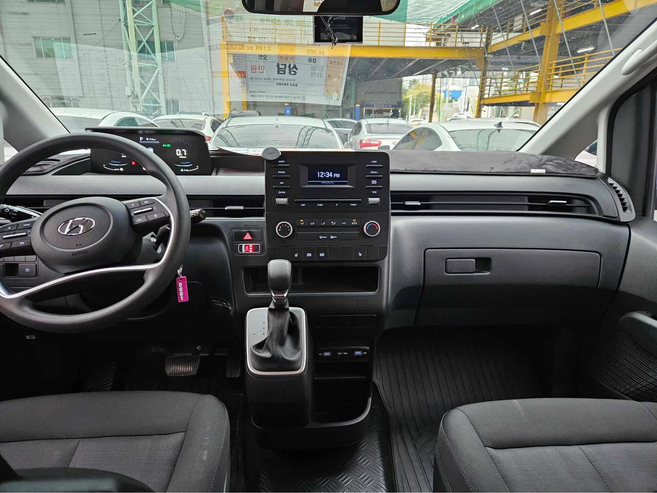 Hyundai Staria Cargo 5-Seater Smart, 2023 г. 46003 км. — фото 6