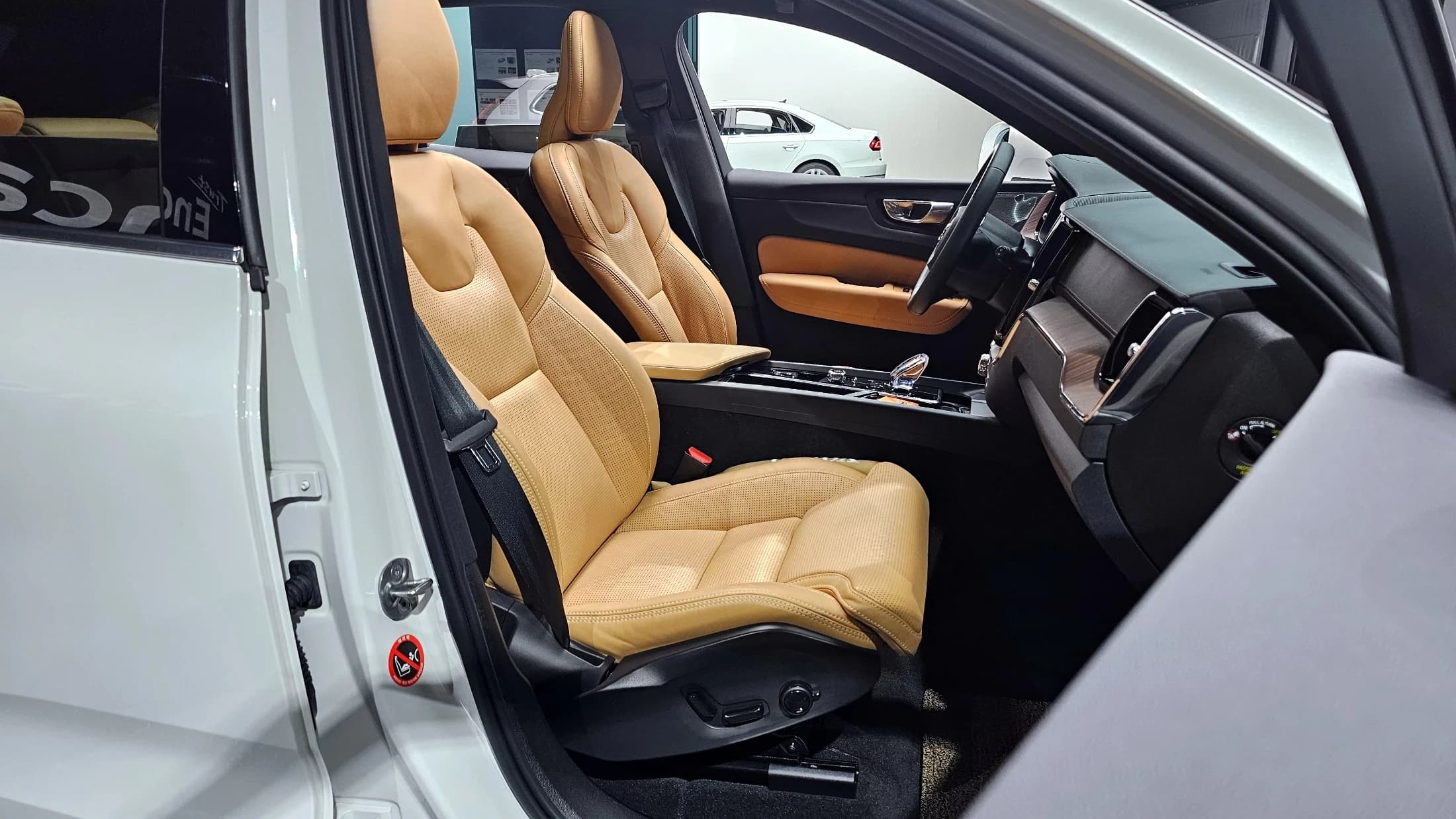 Volvo XC60 B5 Ultimate Bright, 2023 г. 12746 км. — фото 21