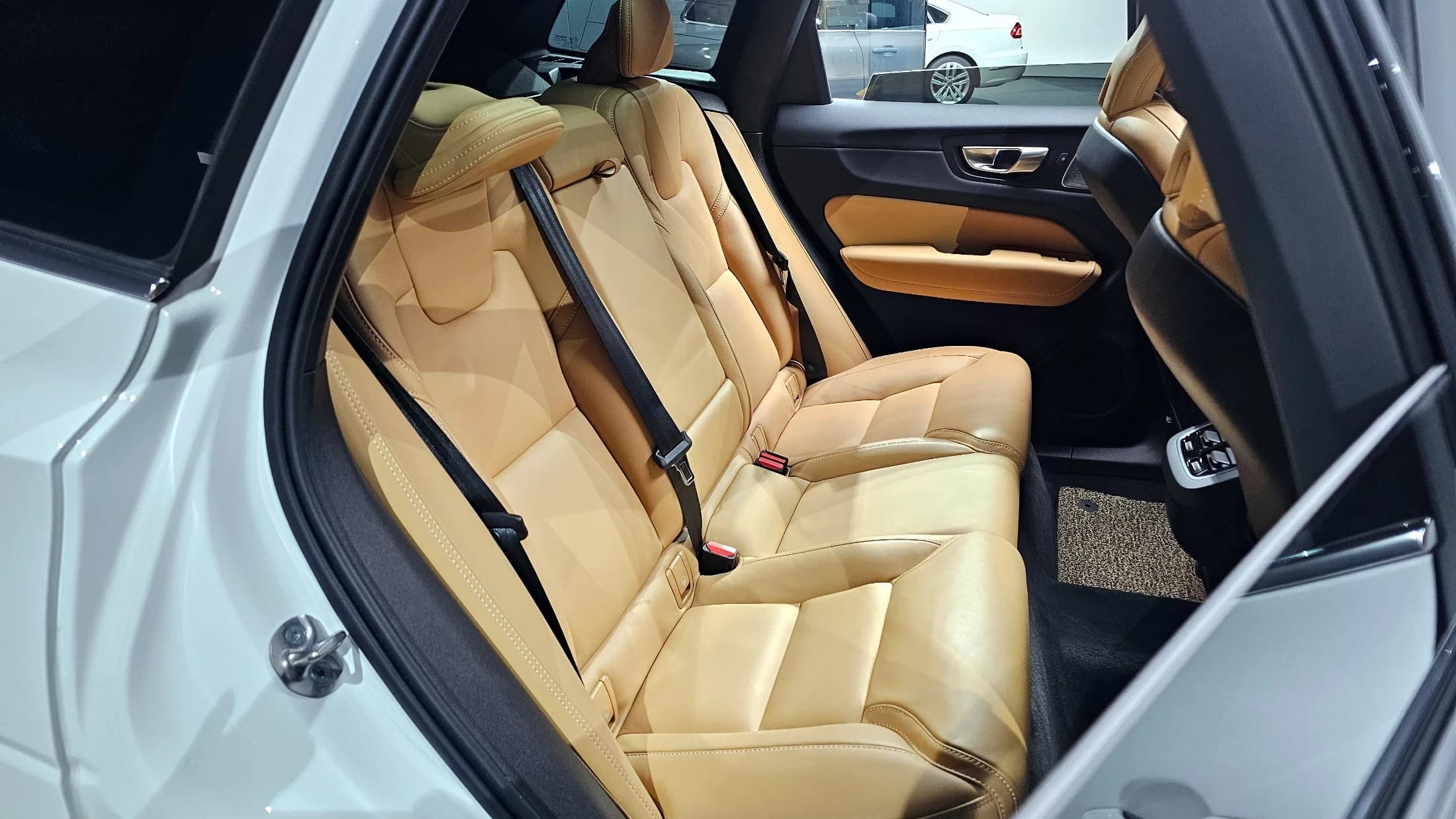 Volvo XC60 B5 Ultimate Bright, 2023 г. 12746 км. — фото 23