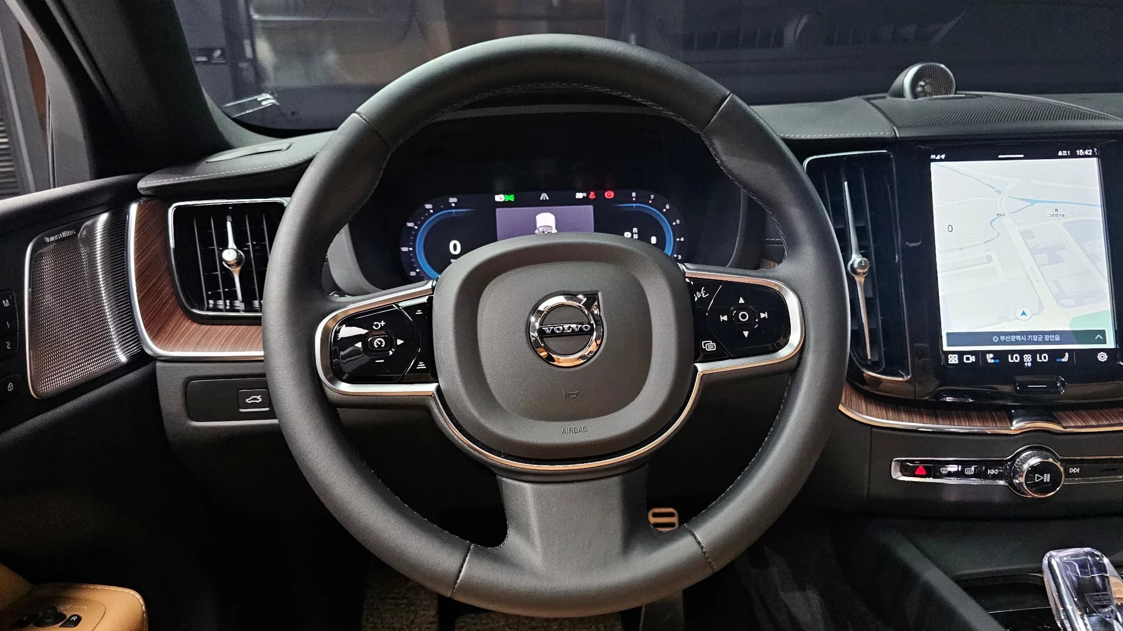 Volvo XC60 B5 Ultimate Bright, 2023 г. 12746 км. — фото 25