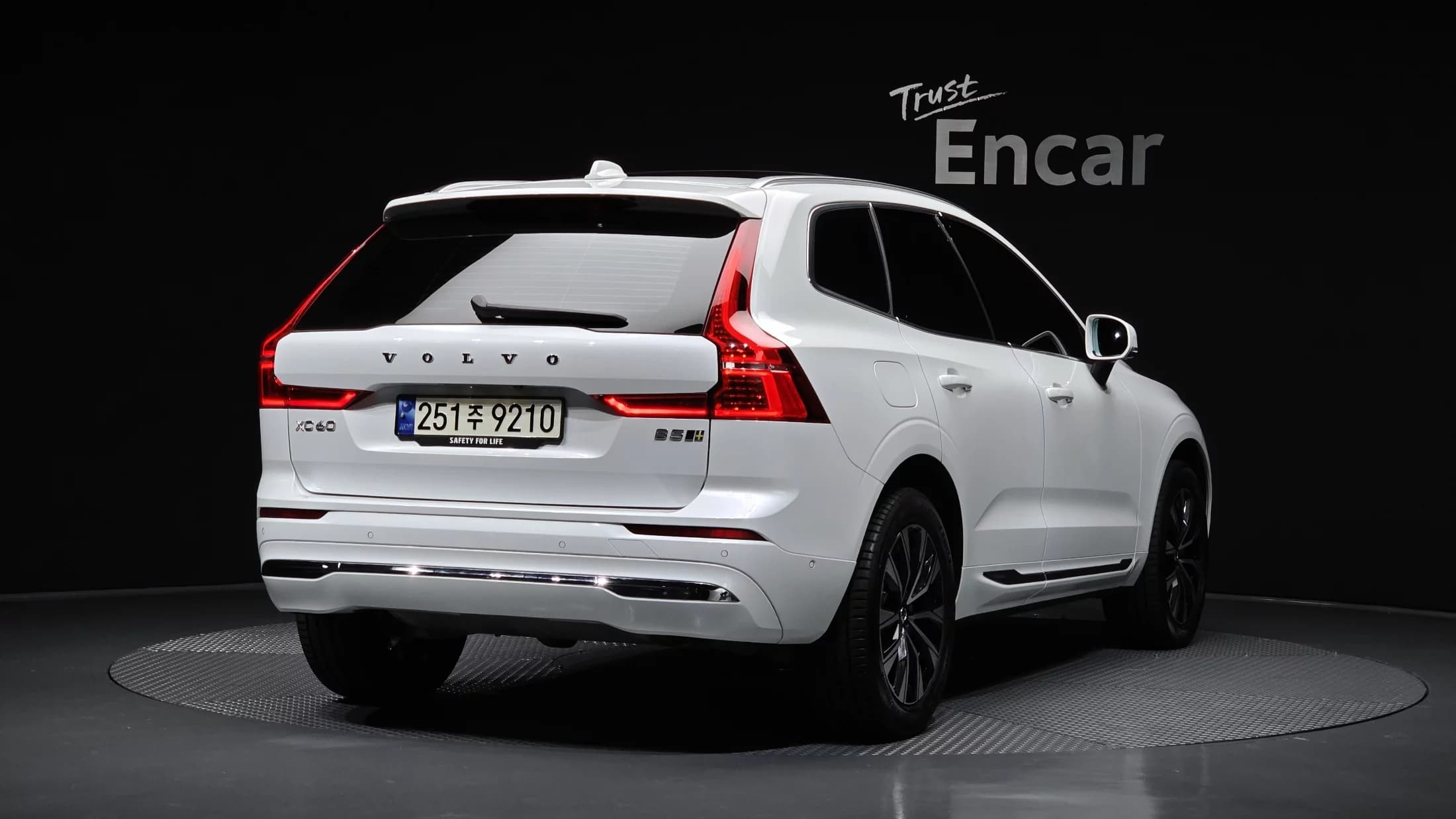 Volvo XC60 B5 Ultimate Bright, 2023 г. 12746 км. — фото 4