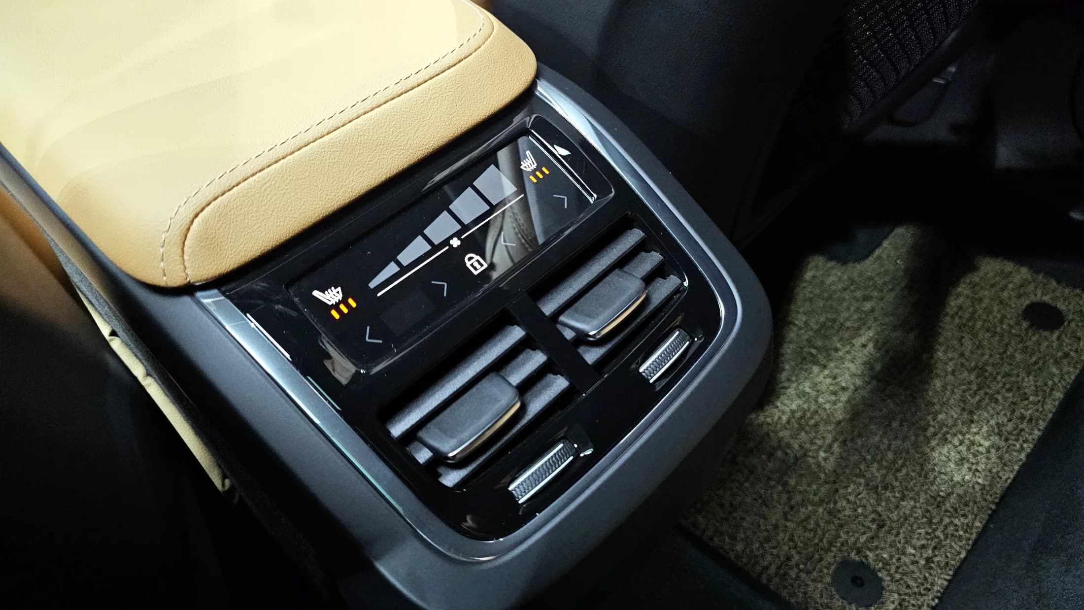Volvo XC60 B5 Ultimate Bright, 2023 г. 12746 км. — фото 36